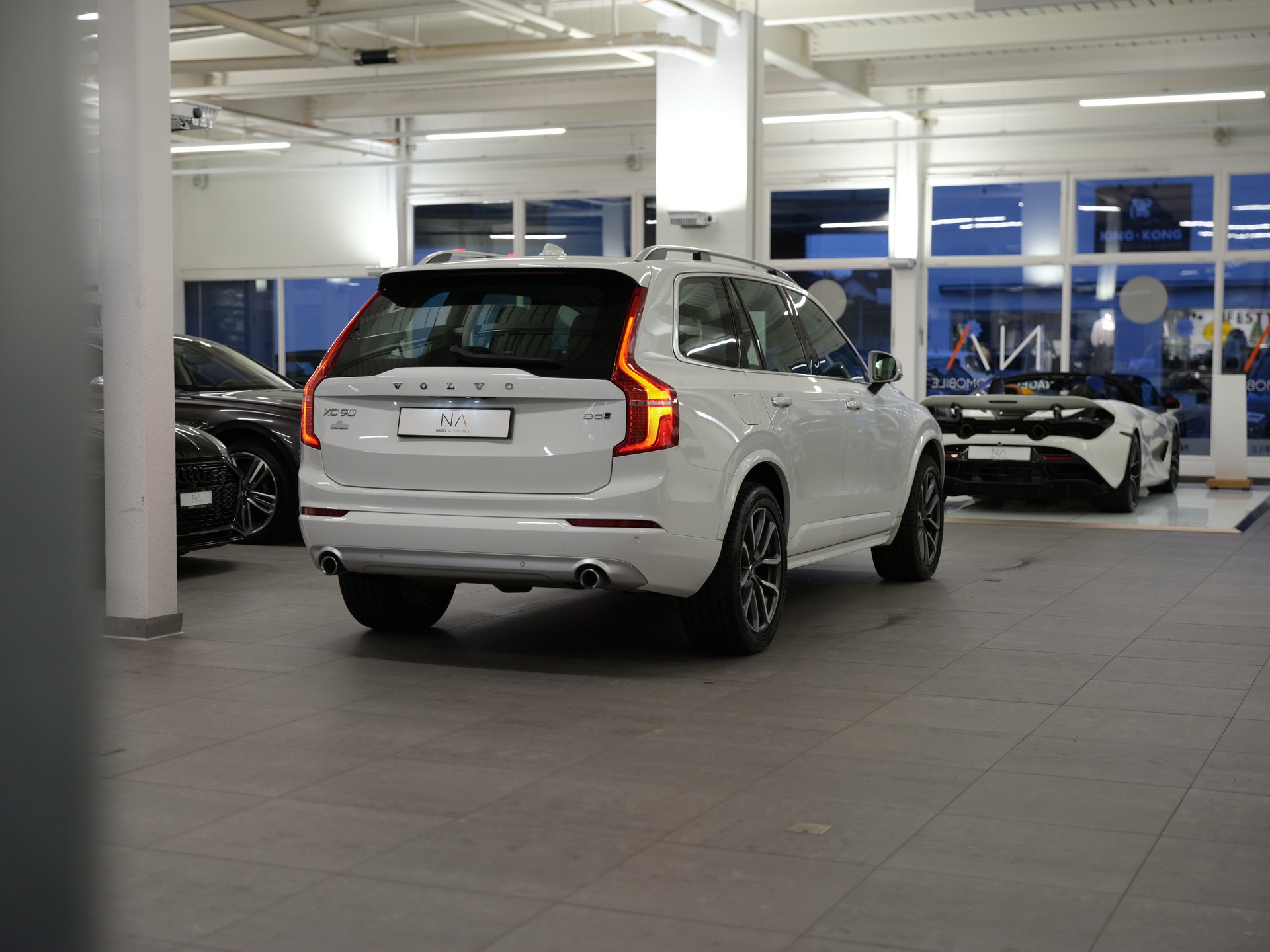 VOLVO XC90 D5 AWD Momentum Geartronic *Surround View* *Keyless Drive*-image-12