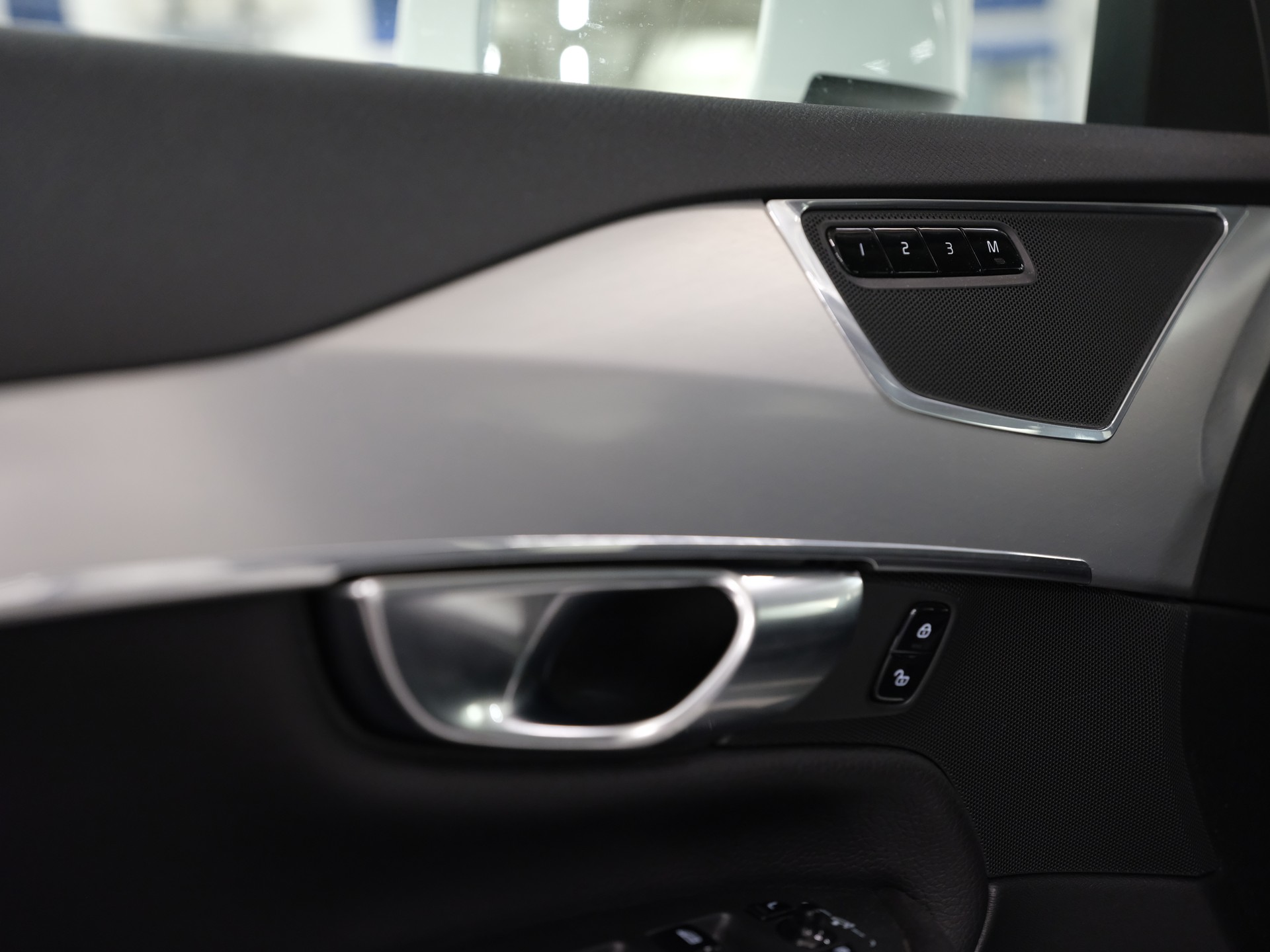 VOLVO XC90 D5 AWD Momentum Geartronic *Surround View* *Keyless Drive*-image-22