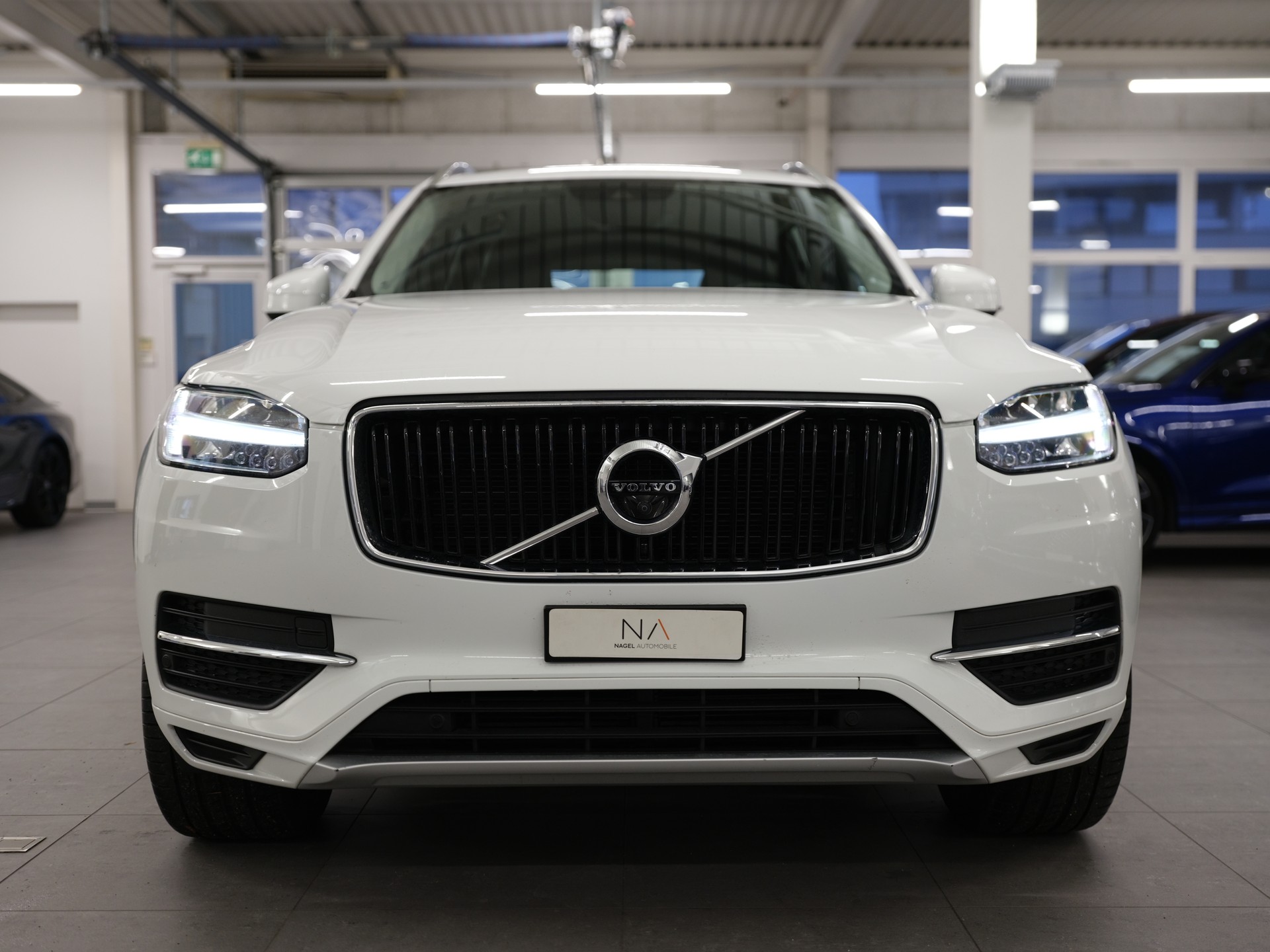 VOLVO XC90 D5 AWD Momentum Geartronic *Surround View* *Keyless Drive*-image-2