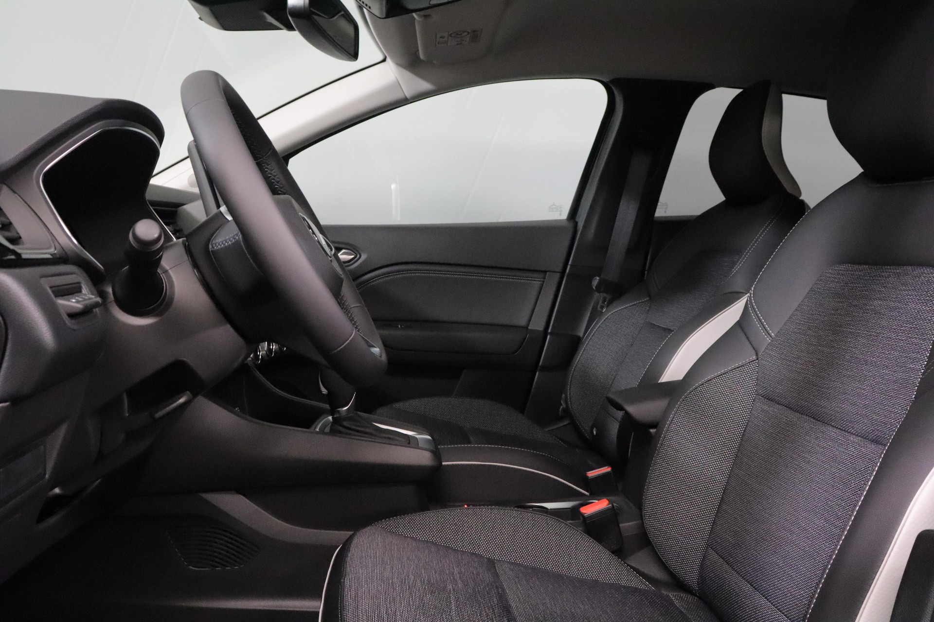 MITSUBISHI ASX 1.6 HEV Intense-showroom-element-2