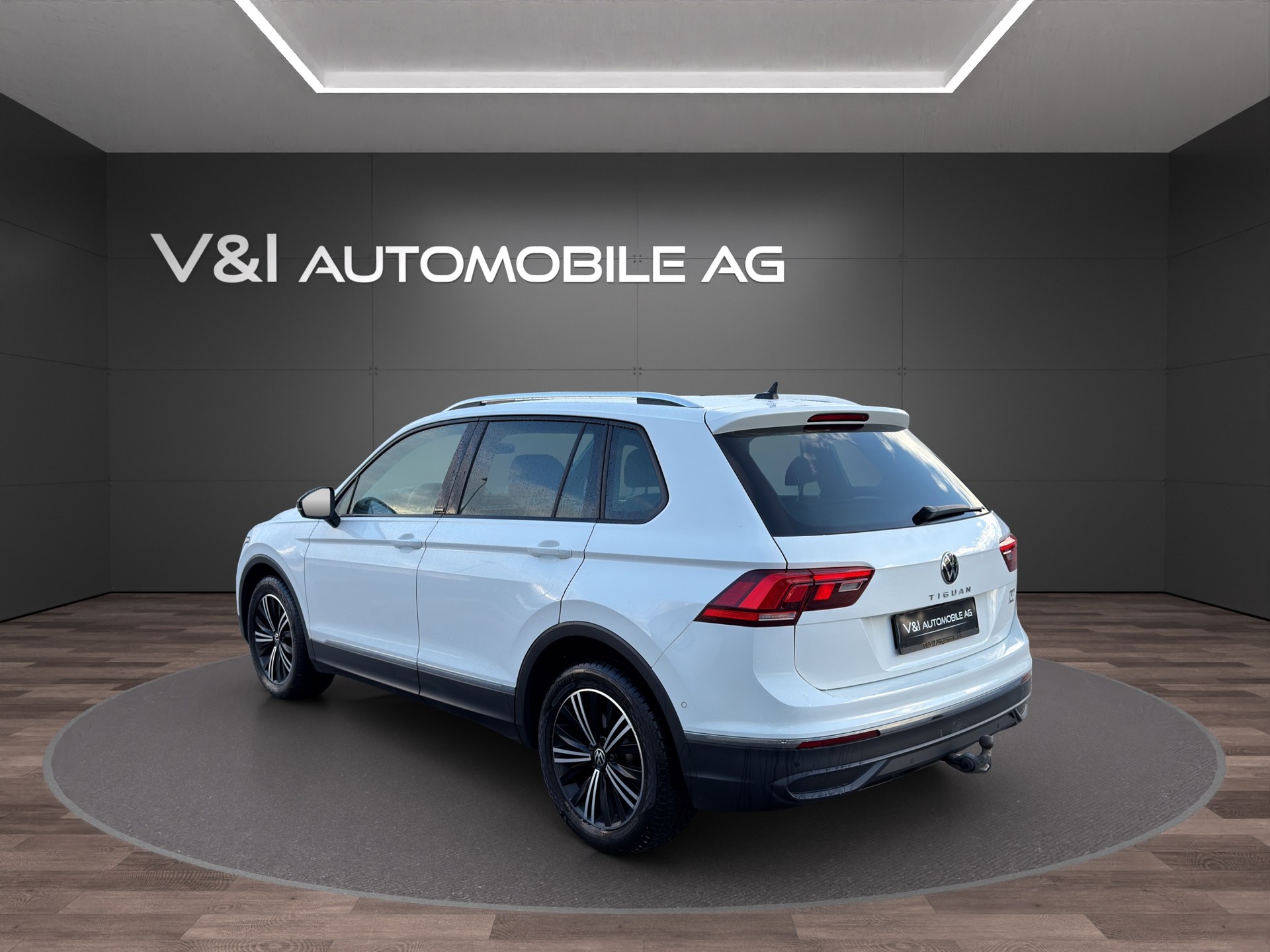 VW Tiguan 2.0 TDI SCR Life DSG-image-3