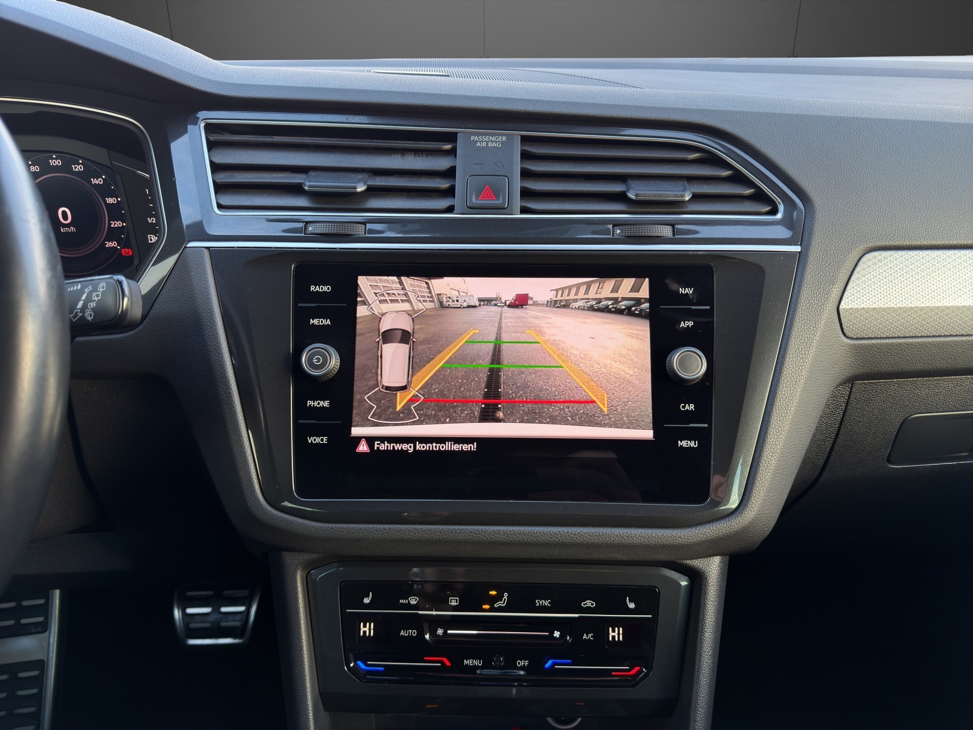 VW Tiguan 2.0 TDI SCR Life DSG-image-14