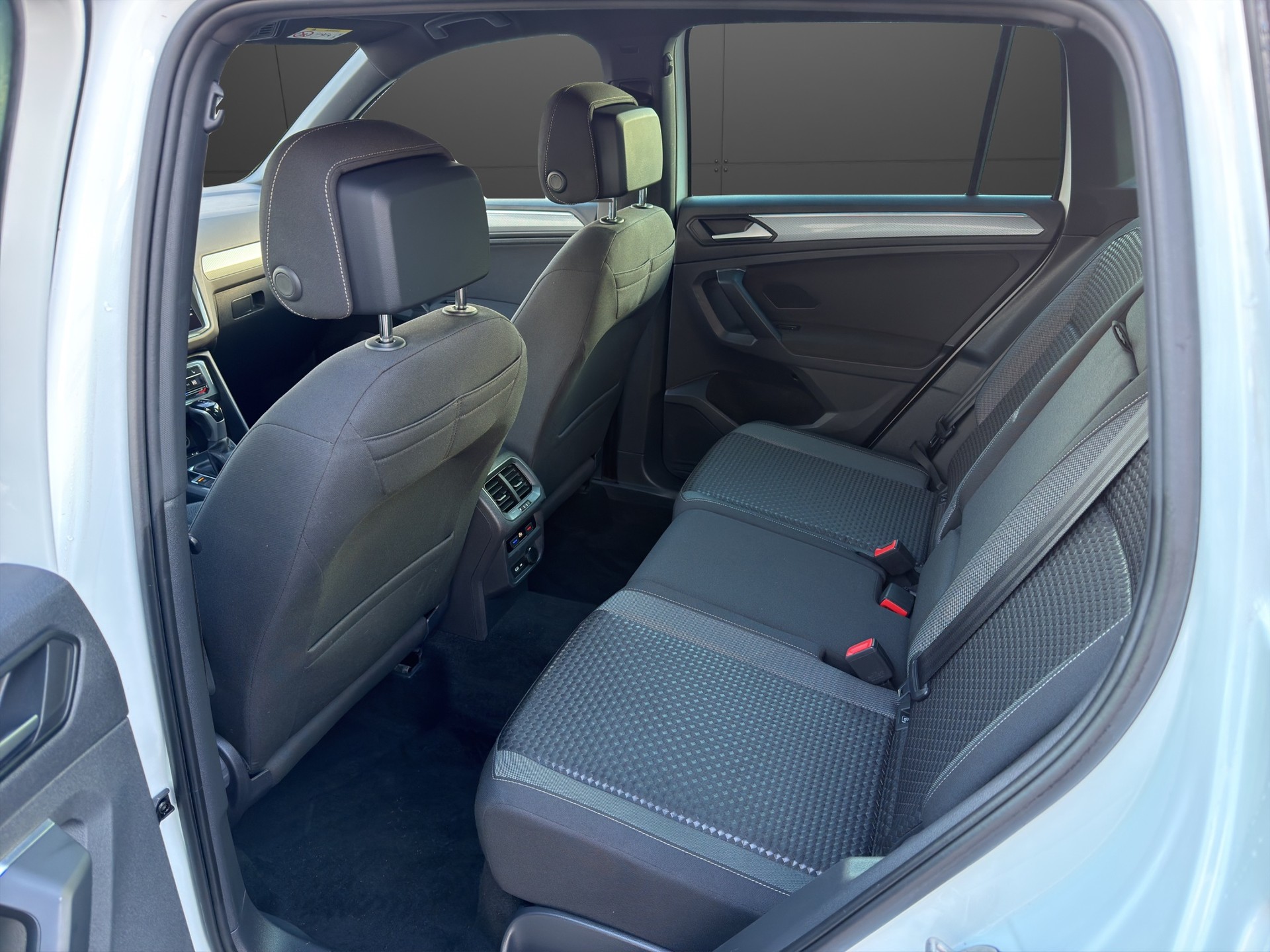 VW Tiguan 2.0 TDI SCR Life DSG-image-22