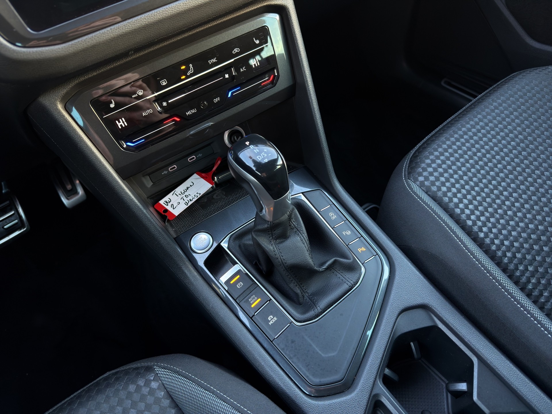 VW Tiguan 2.0 TDI SCR Life DSG-image-16