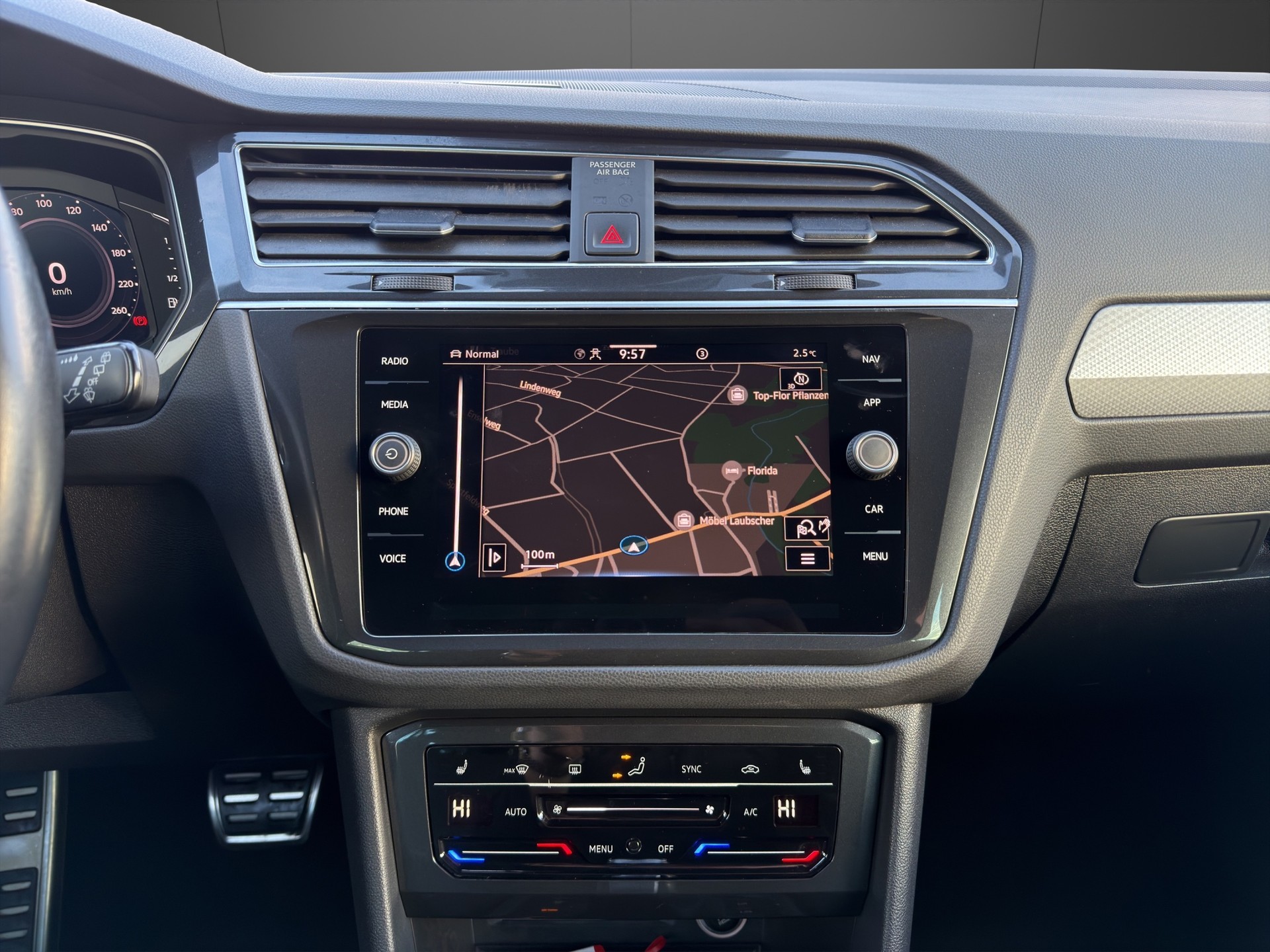VW Tiguan 2.0 TDI SCR Life DSG-image-13