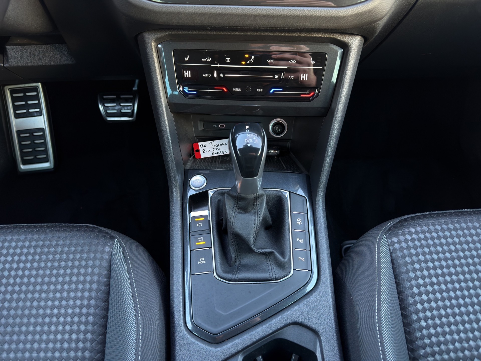 VW Tiguan 2.0 TDI SCR Life DSG-image-15