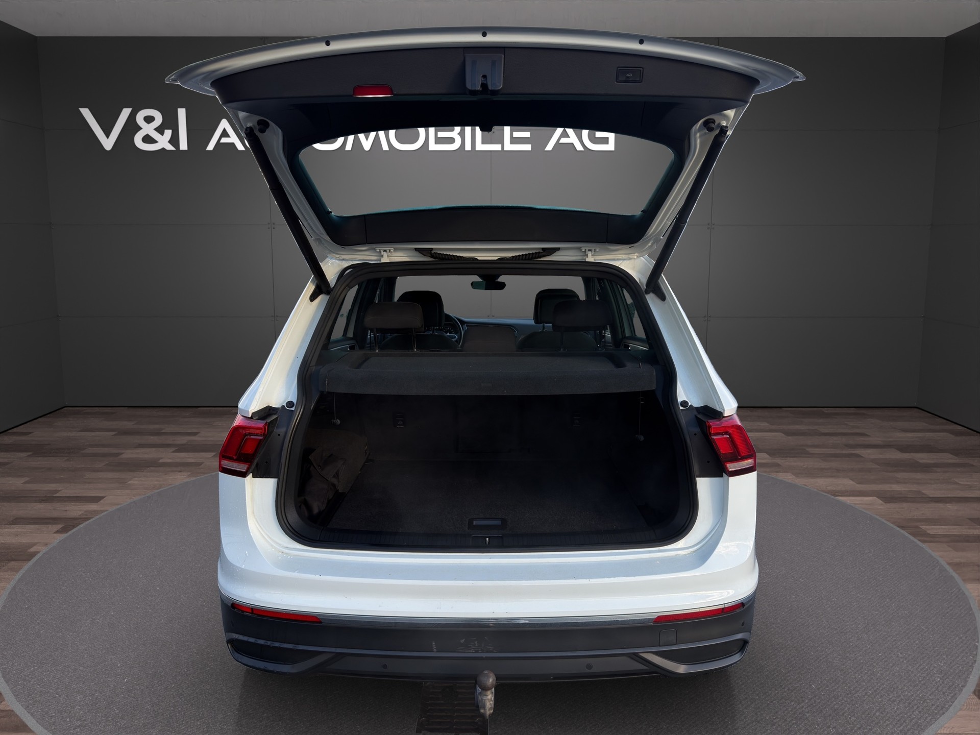 VW Tiguan 2.0 TDI SCR Life DSG-image-23