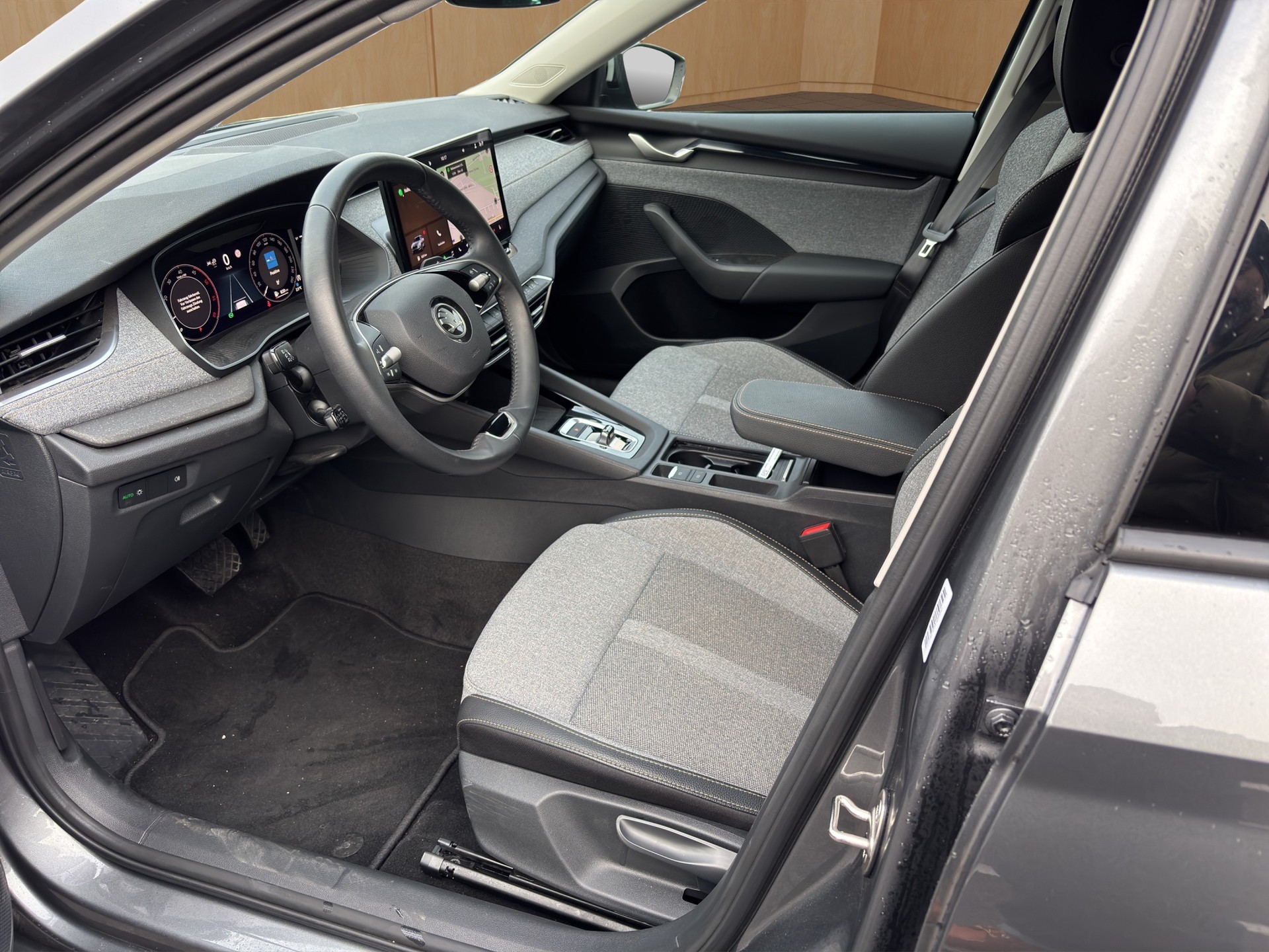 SKODA Octavia Combi 2.0 TDI DSG Selection-image-6