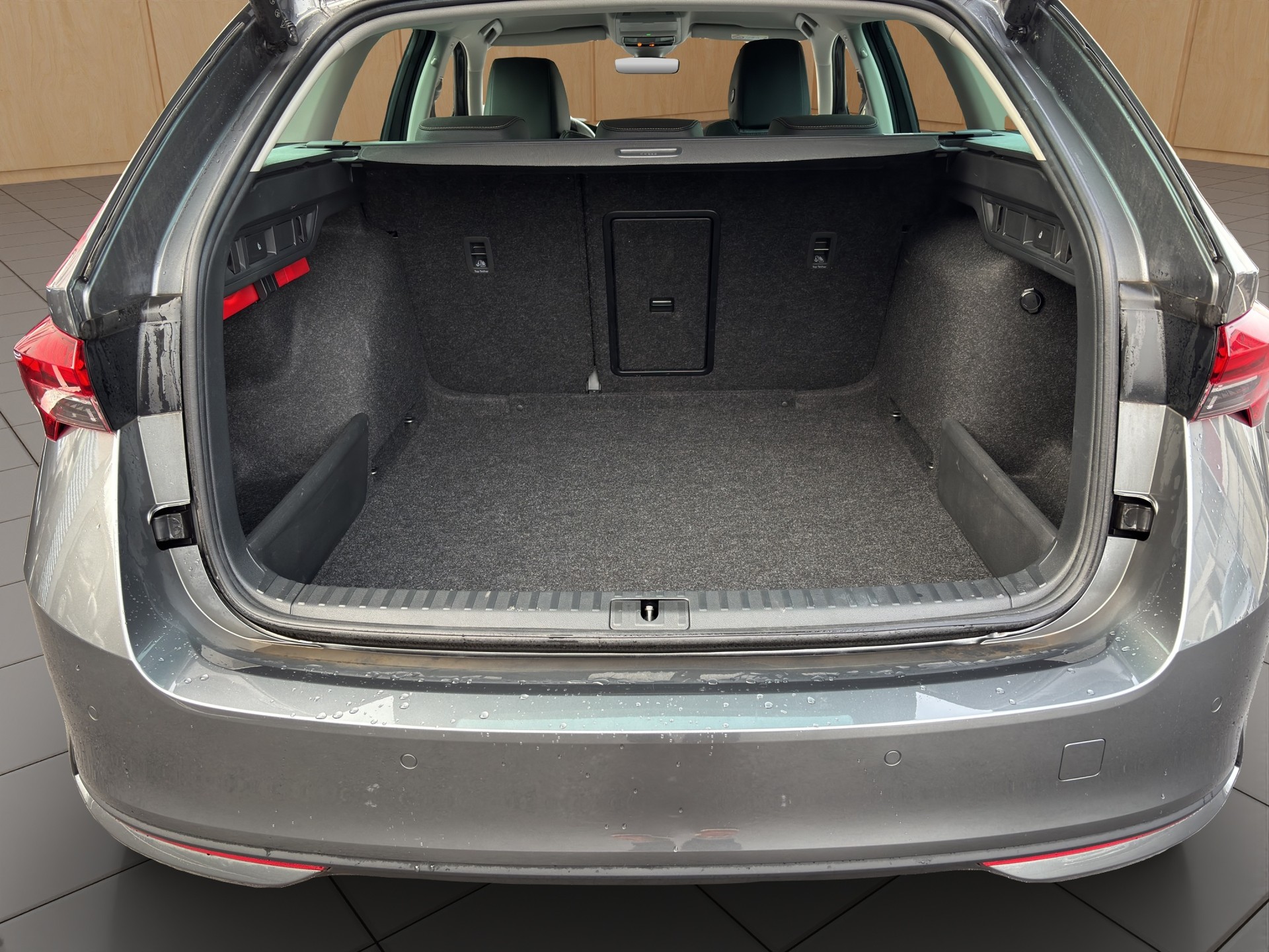 SKODA Octavia Combi 2.0 TDI DSG Selection-image-8