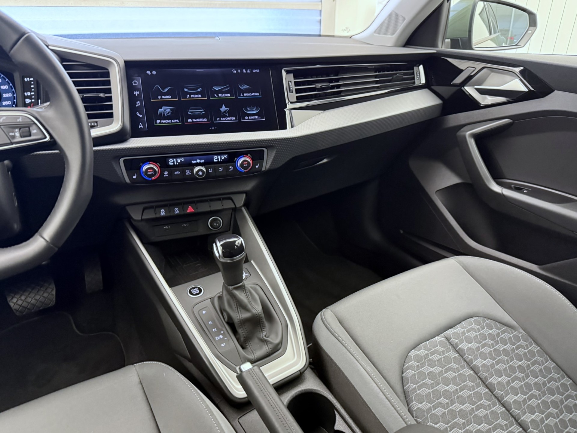 AUDI A1 Sportback 30 TFSI S-tronic-image-16