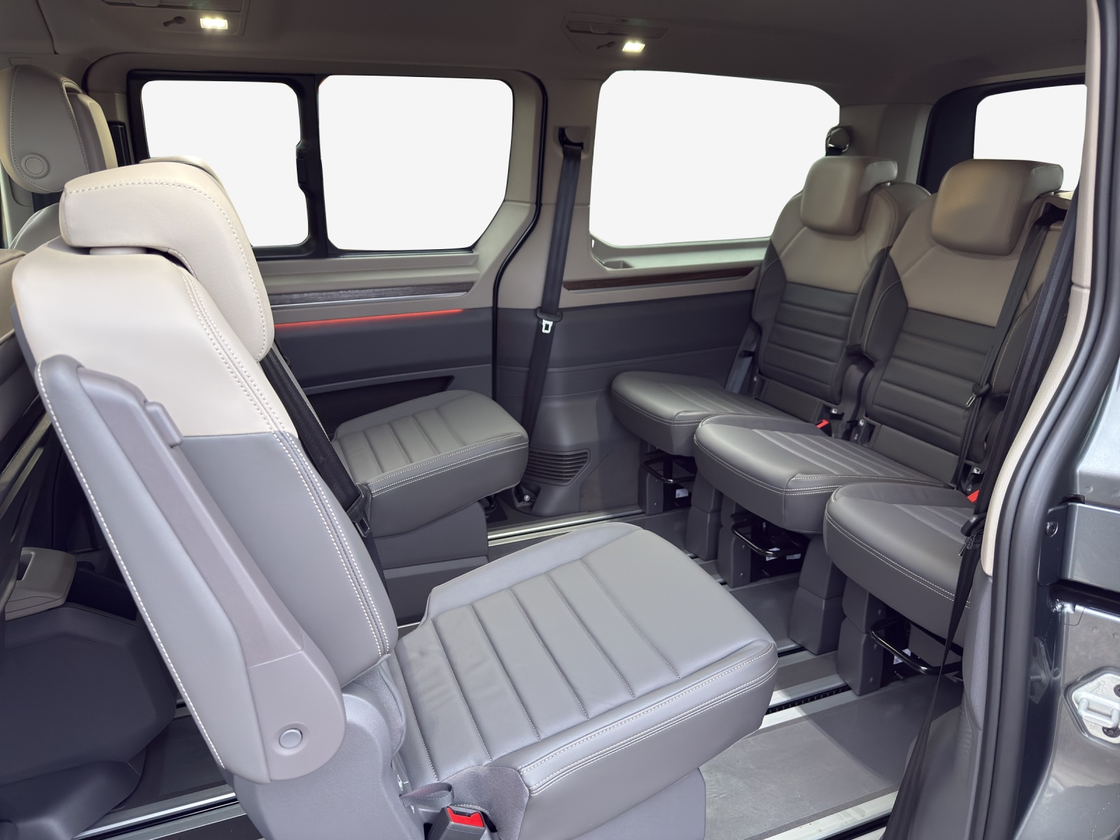 VW Multivan 2.0 TSI Style Liberty DSG Lang-image-11