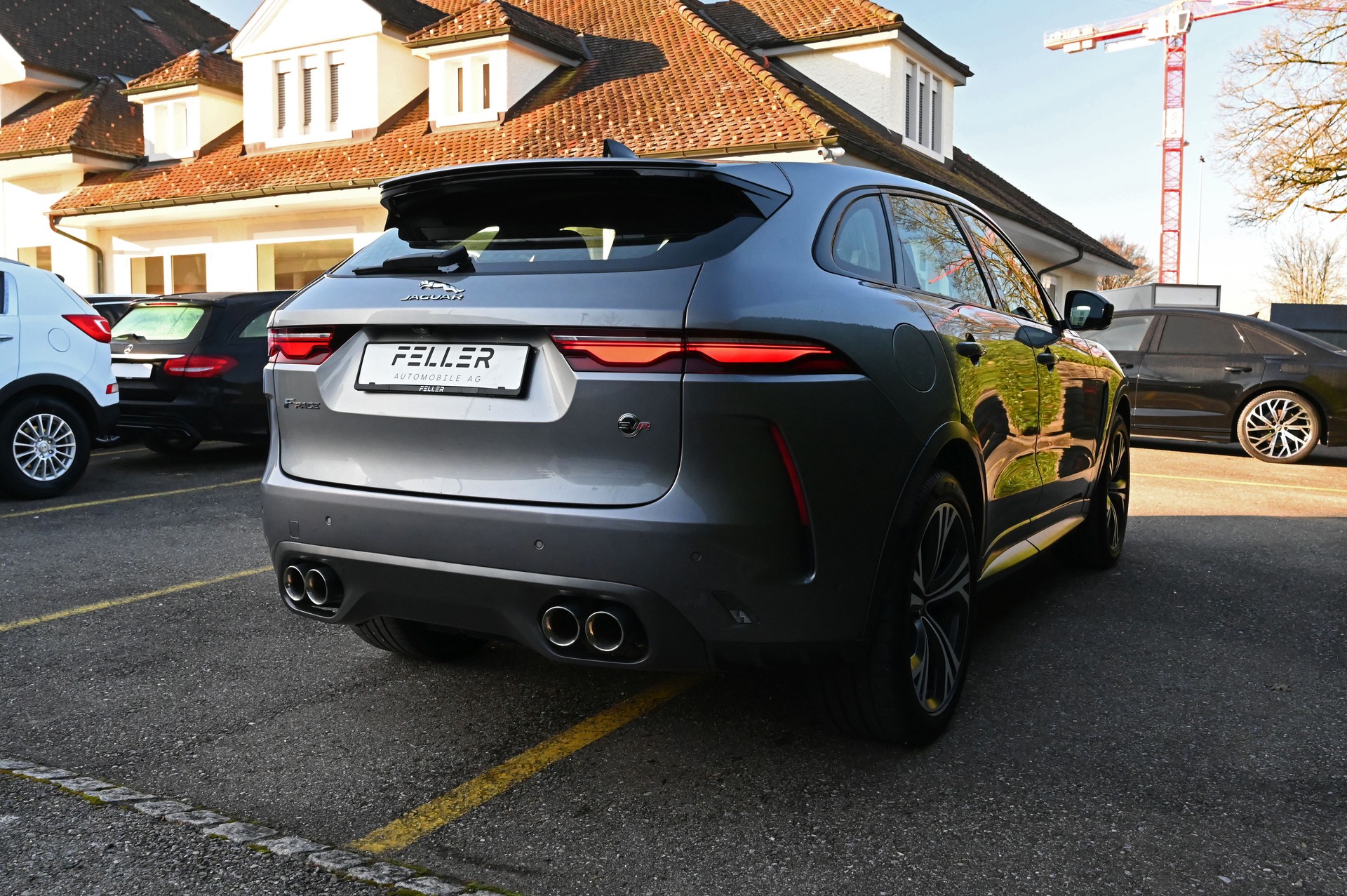 JAGUAR F-Pace 5.0 V8 SVR P550 AWD Eiger Gray / Tan-image-7
