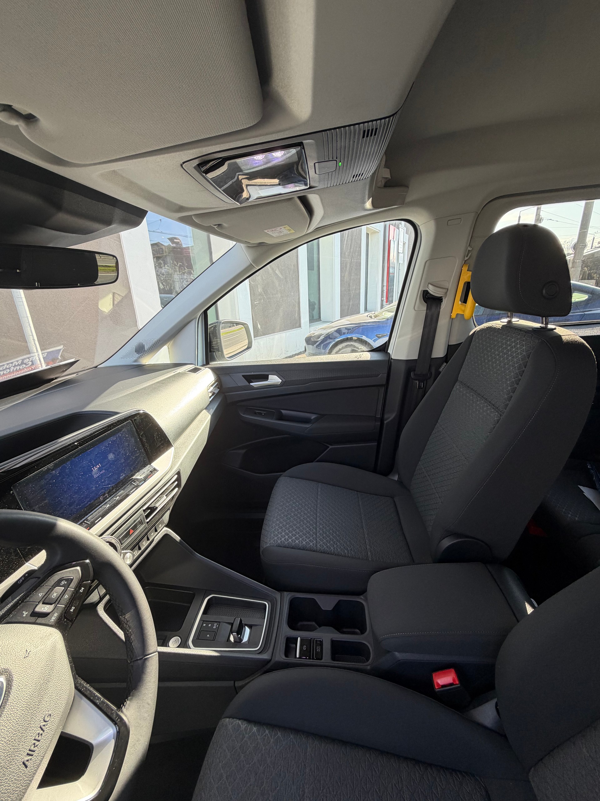 FORD Tourneo Connect 2.0 EcoBlue Titanium Automatique avec rampe handicapée-image-1