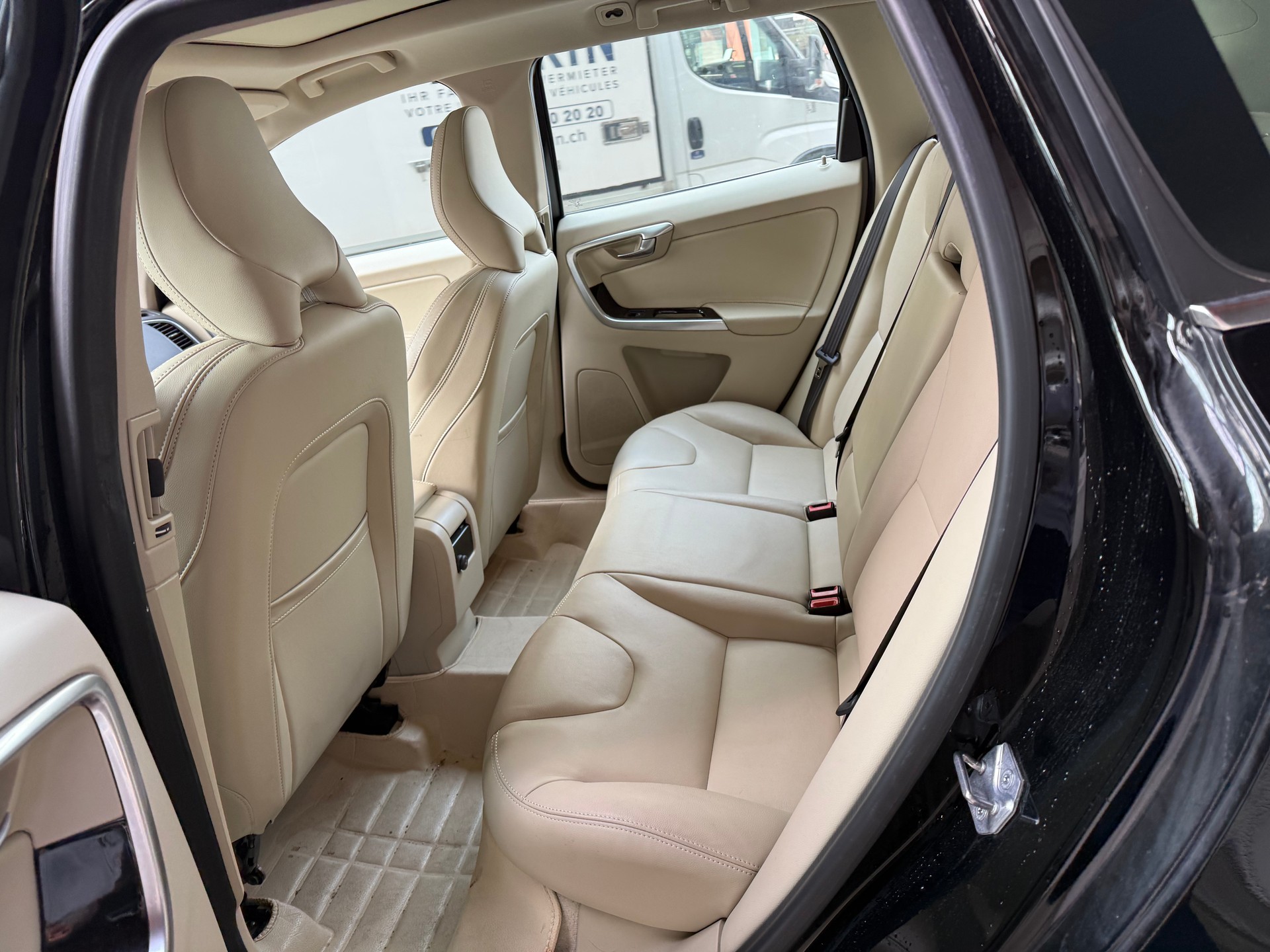 VOLVO XC60 D3 Summum Geartronic-image-8