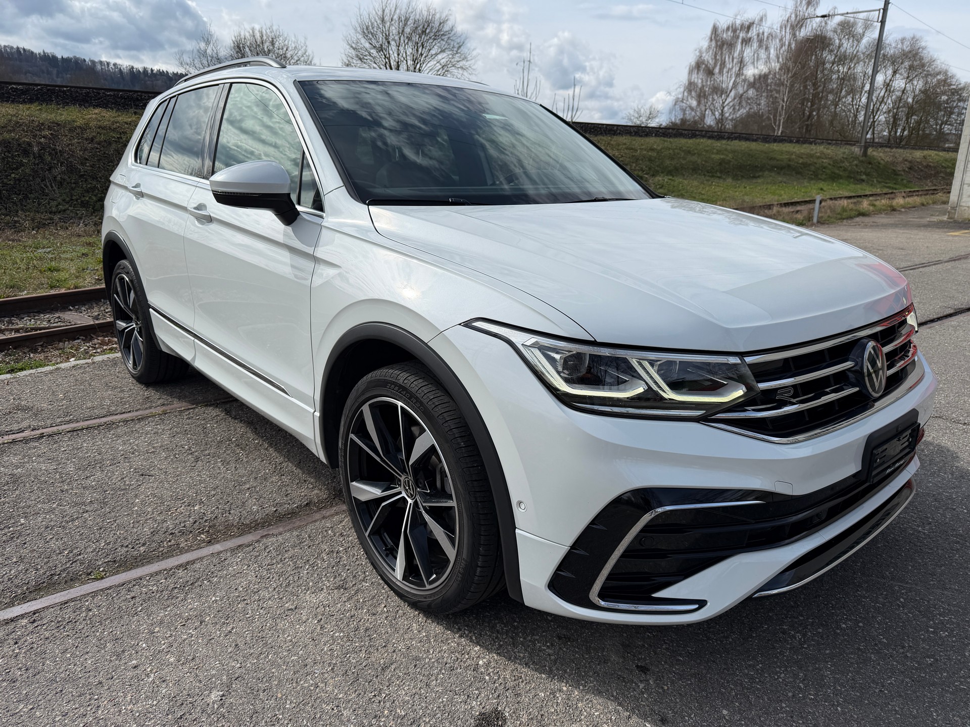 VW Tiguan 1.4TSI PHEV R-Line DSG-image-2