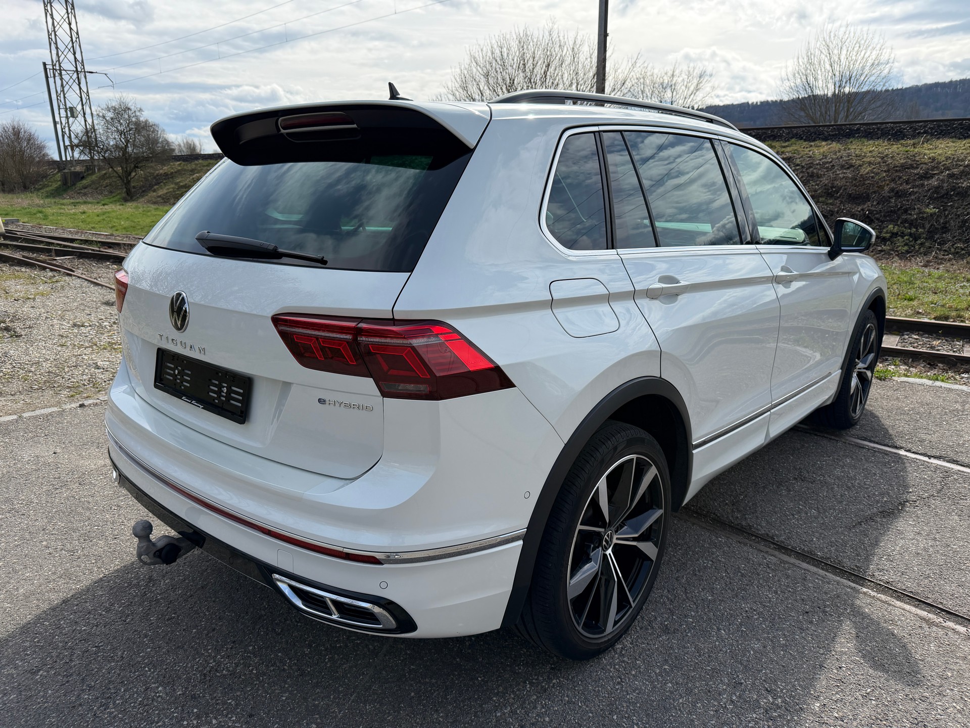 VW Tiguan 1.4TSI PHEV R-Line DSG-image-4