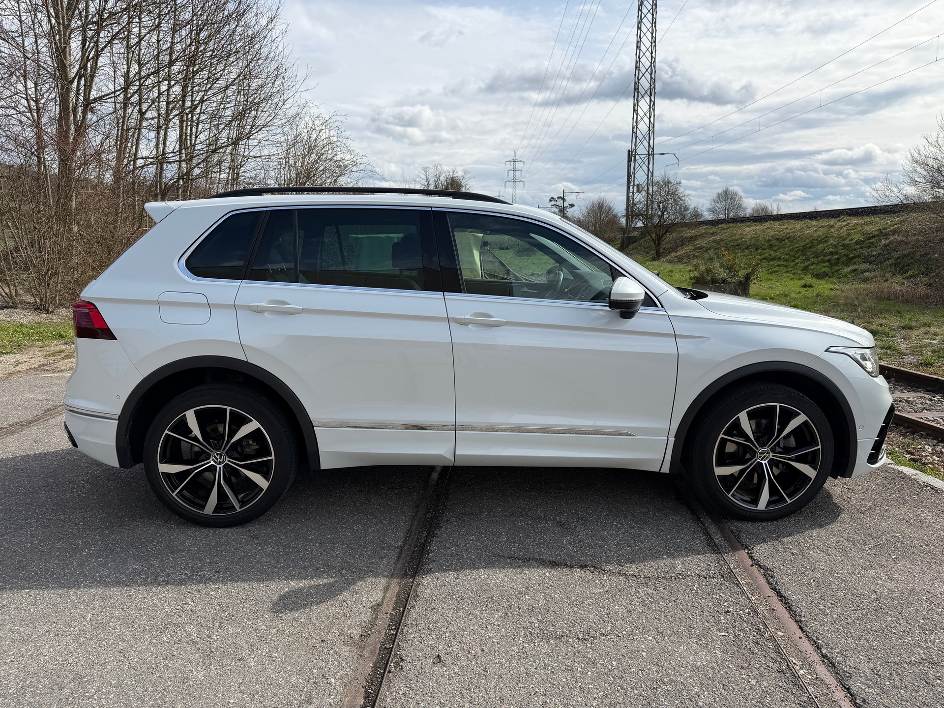 VW Tiguan 1.4TSI PHEV R-Line DSG-image-3