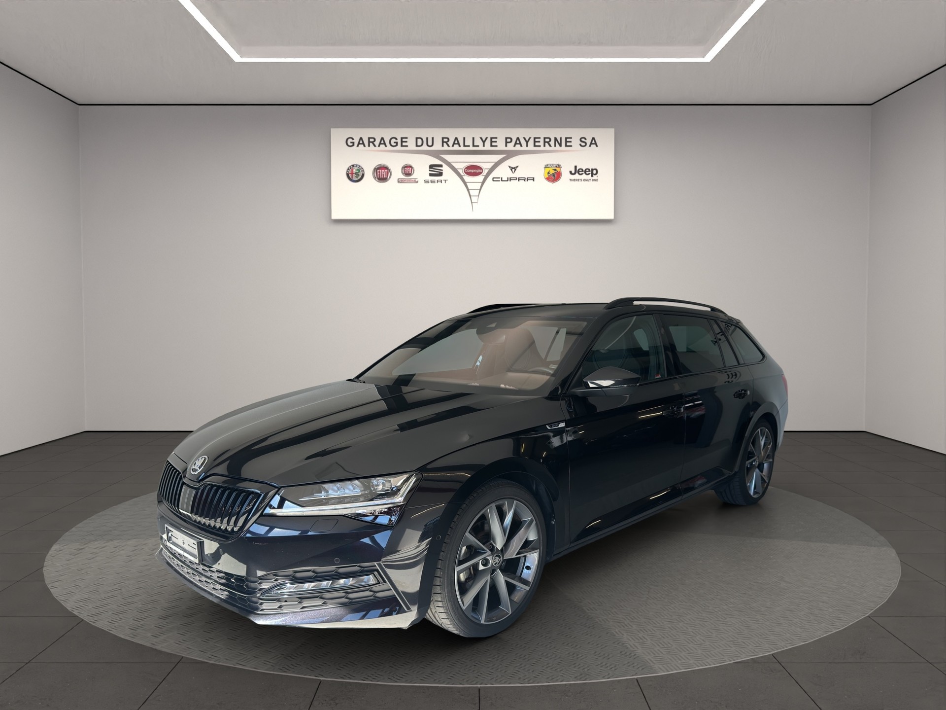 SKODA Superb Combi 2.0 TDi SportLine 4x4 DSG-image-1