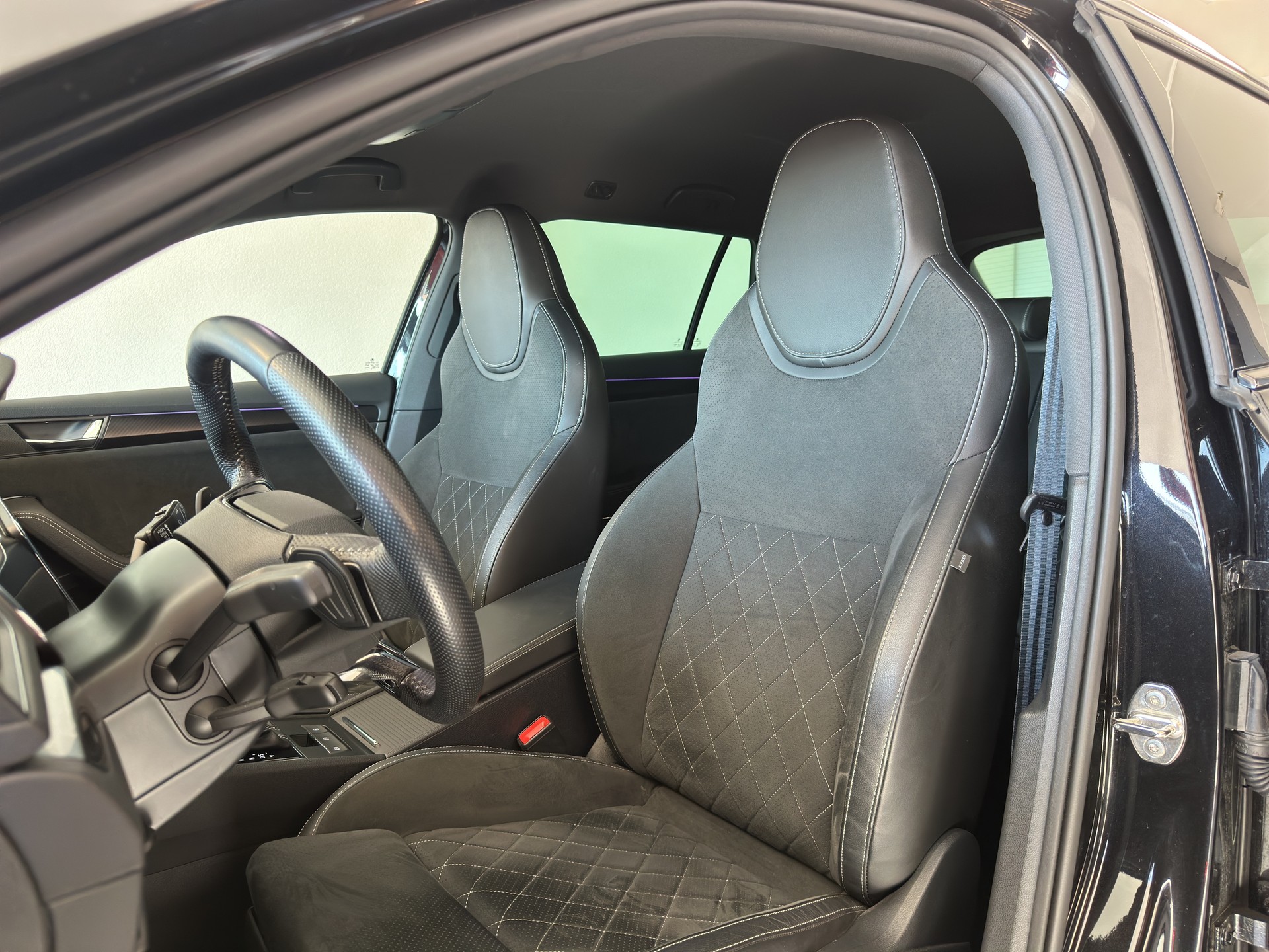 SKODA Superb Combi 2.0 TDi SportLine 4x4 DSG-image-6