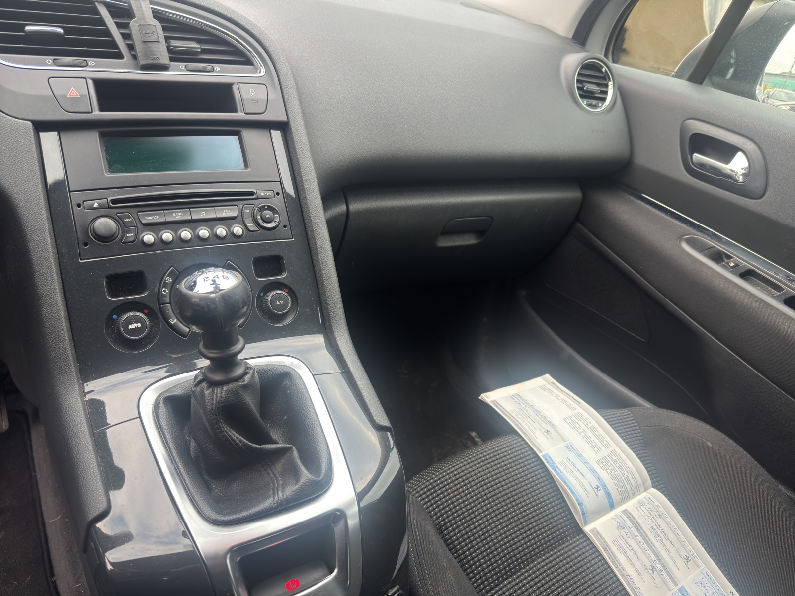 PEUGEOT 5008 1.6 16V T Sport Pack-image-7
