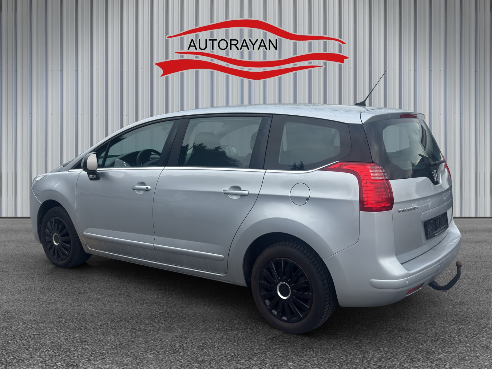 PEUGEOT 5008 1.6 16V T Sport Pack-image-5