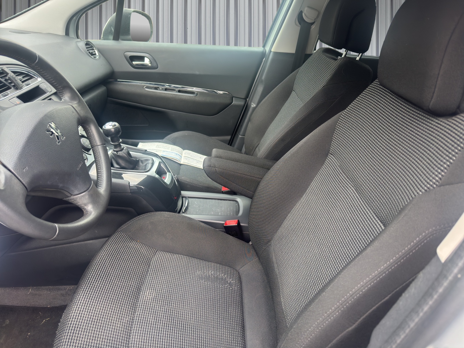 PEUGEOT 5008 1.6 16V T Sport Pack-image-6