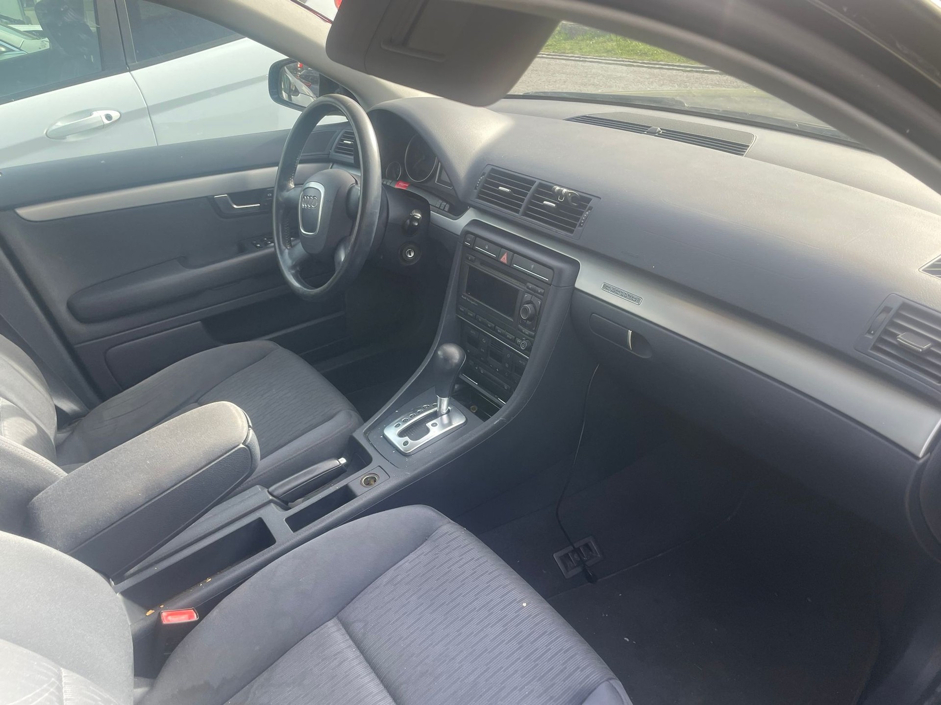 AUDI A4 Avant 2.0 Turbo FSI quattro-image-4