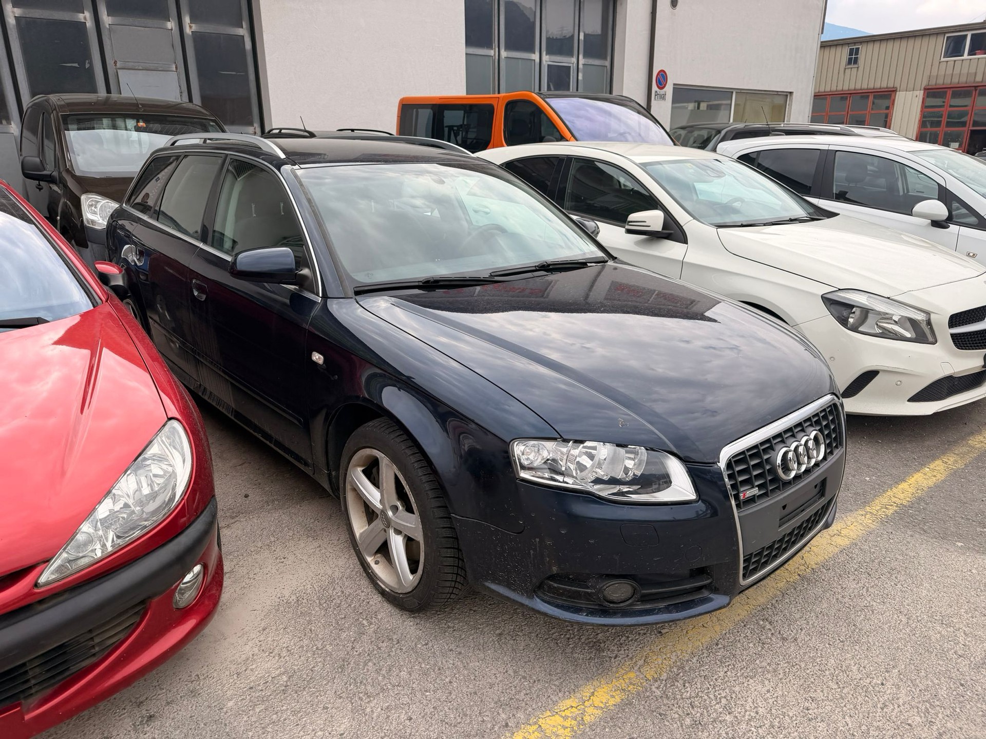AUDI A4 Avant 2.0 Turbo FSI quattro-image-0