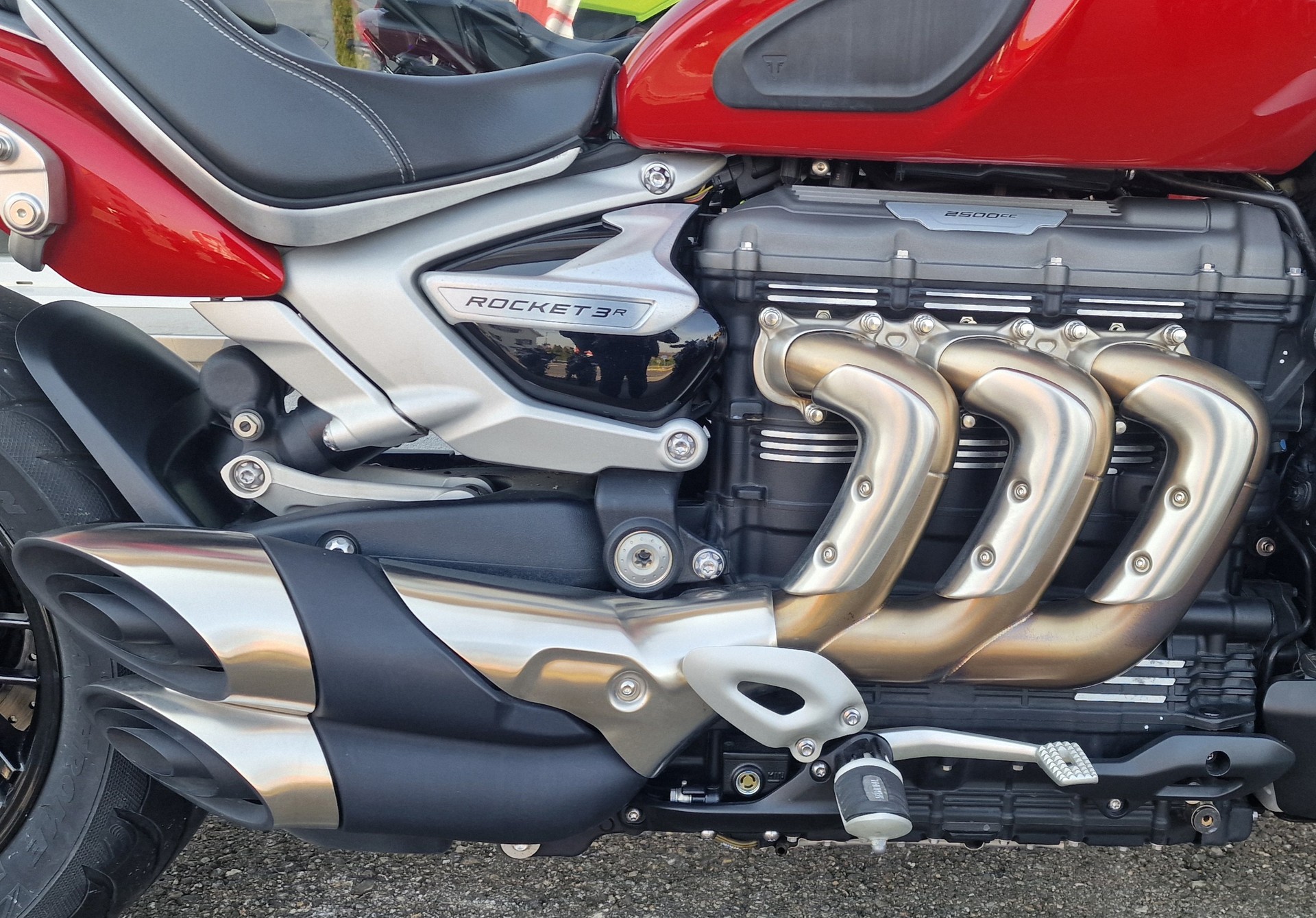TRIUMPH Rocket 3 R-showroom-element-2