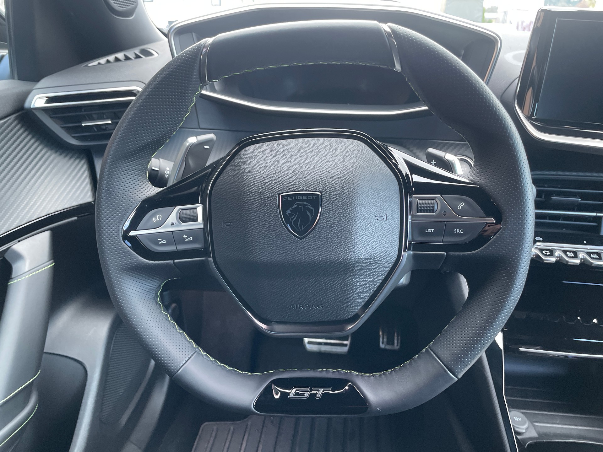PEUGEOT 2008 1.2 PureTech GT-image-9
