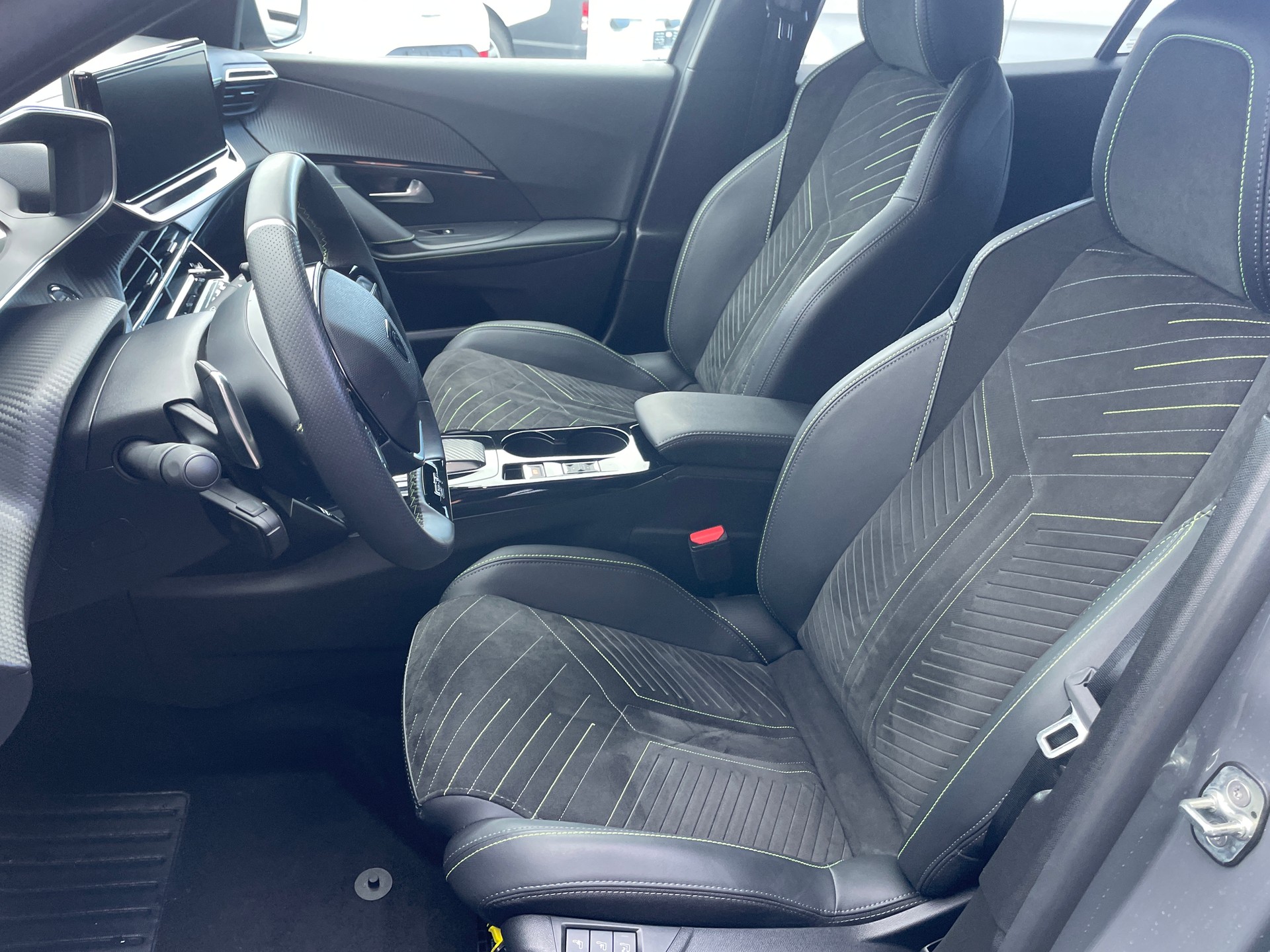 PEUGEOT 2008 1.2 PureTech GT-image-14