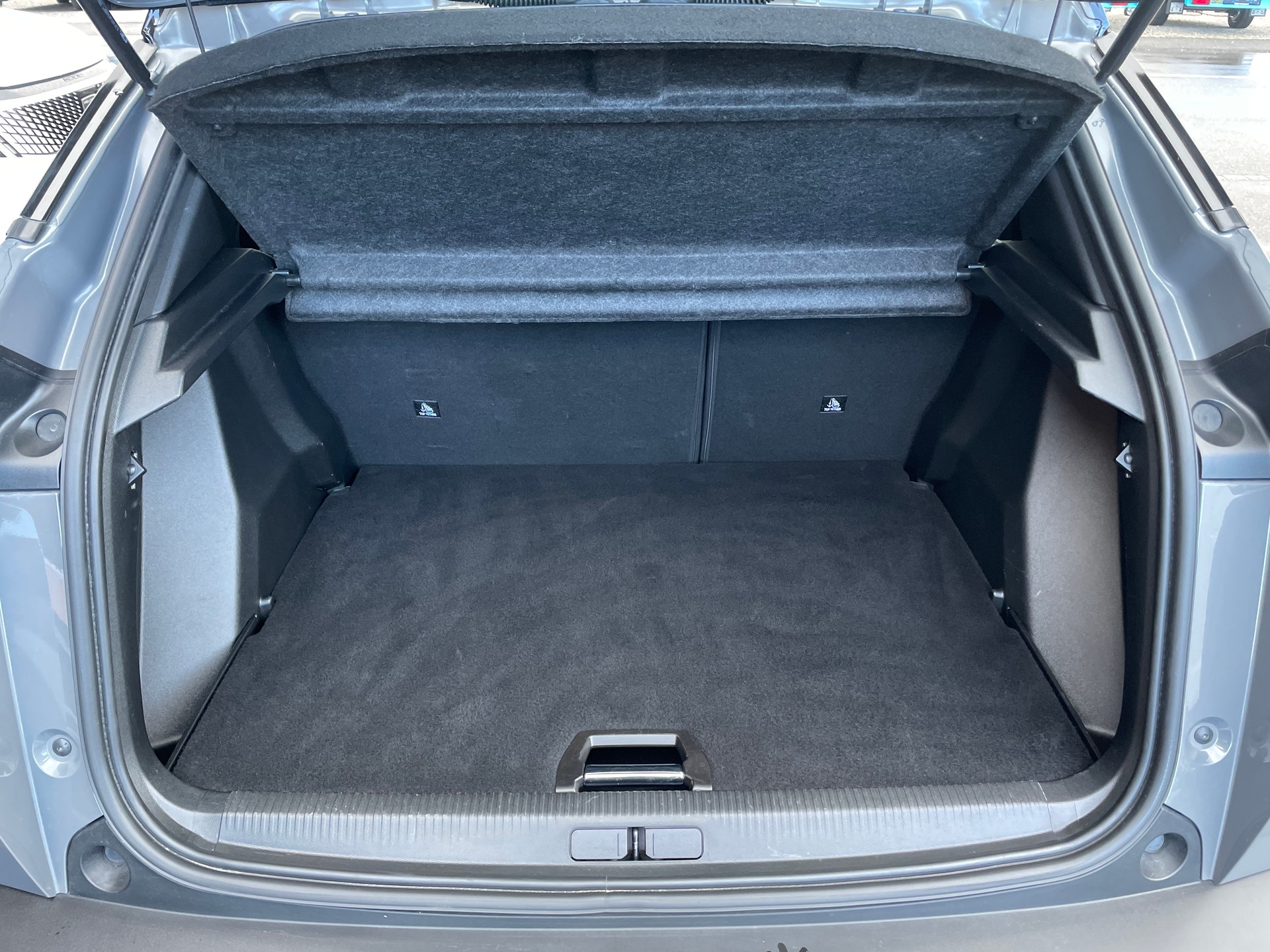 PEUGEOT 2008 1.2 PureTech GT-image-5