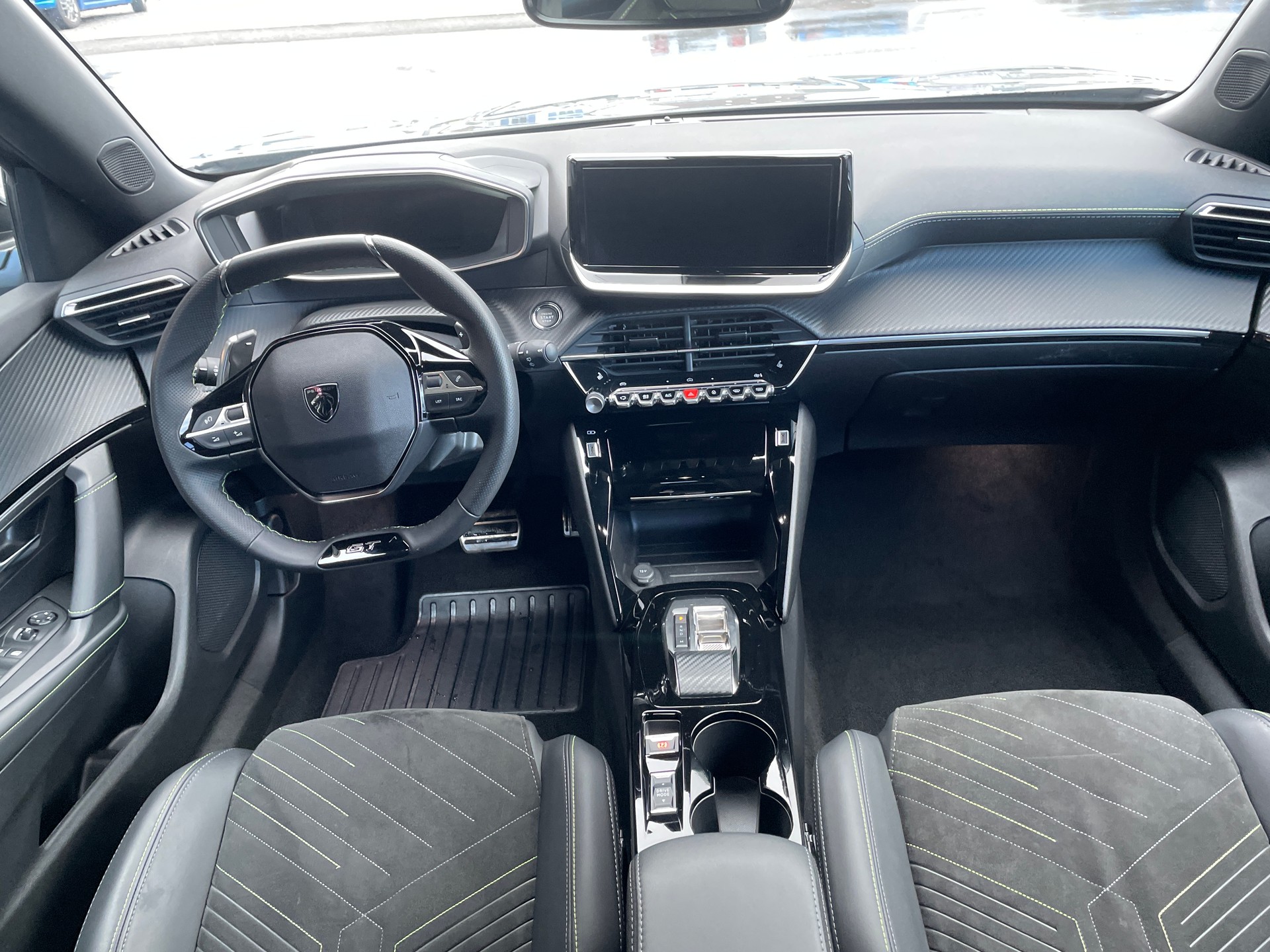 PEUGEOT 2008 1.2 PureTech GT-image-8