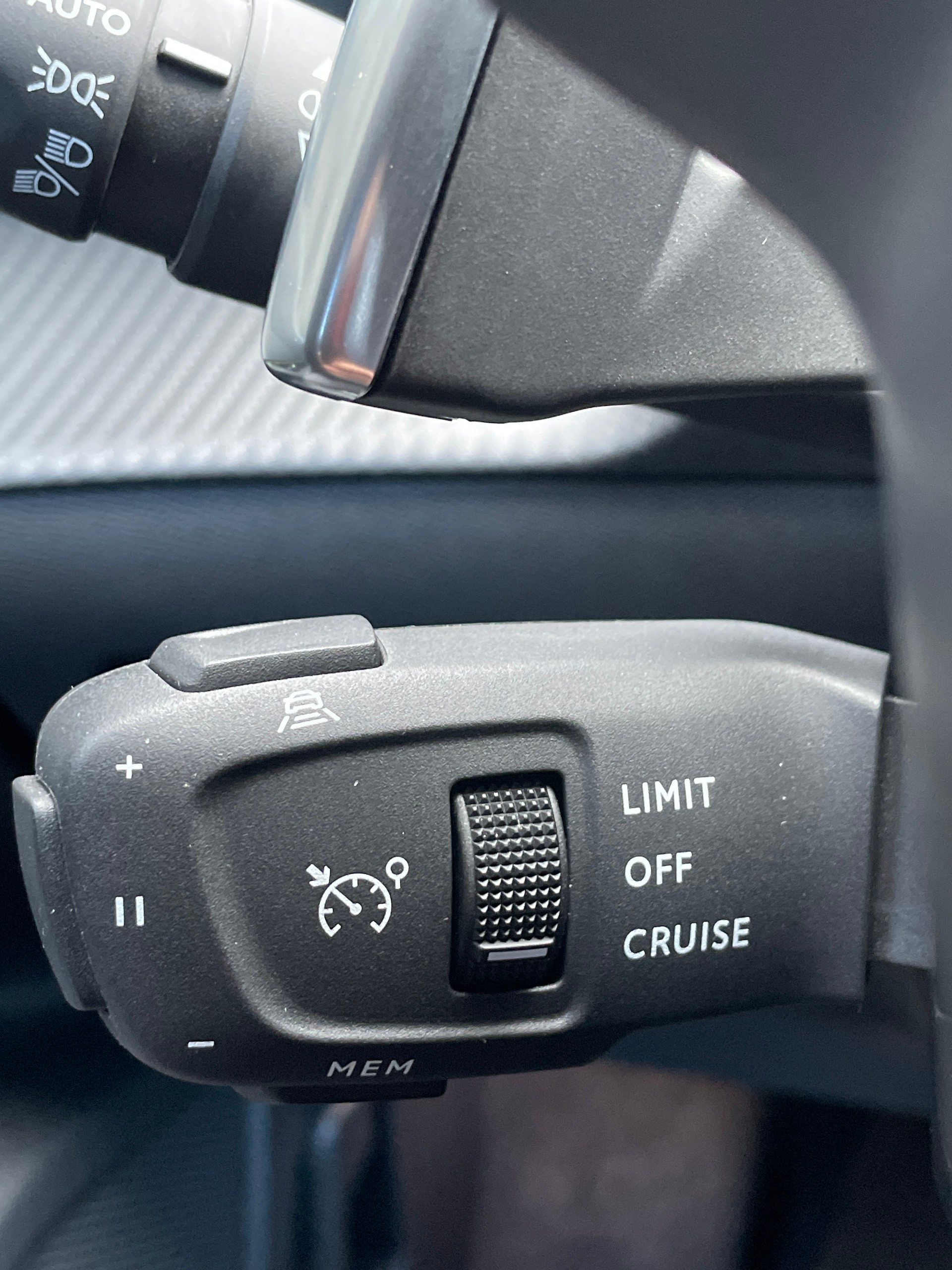 PEUGEOT 2008 1.2 PureTech GT-image-17
