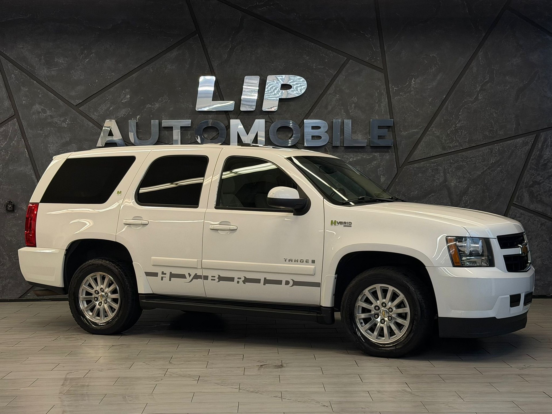 CHEVROLET TAHOE 6.0 Hybrid-image-2