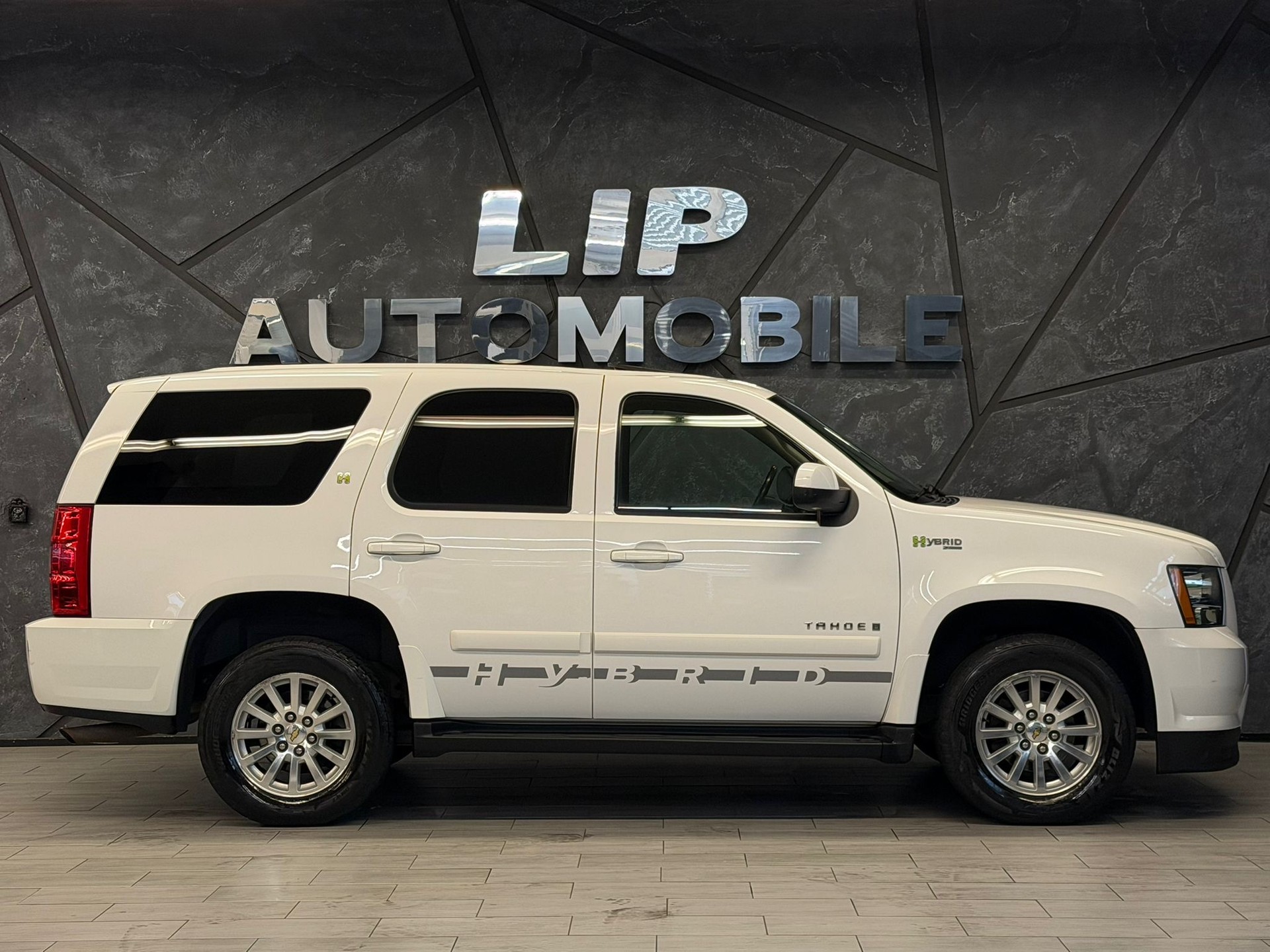 CHEVROLET TAHOE 6.0 Hybrid-image-3