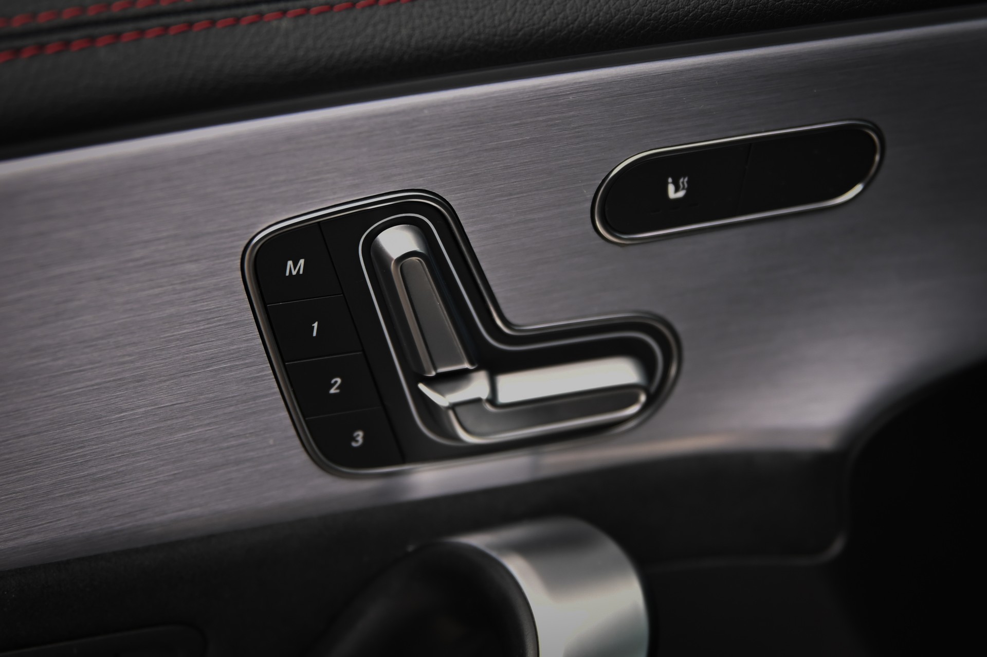 MERCEDES-BENZ CLA 250 AMG Line 7G-DCT 4Matic-image-8