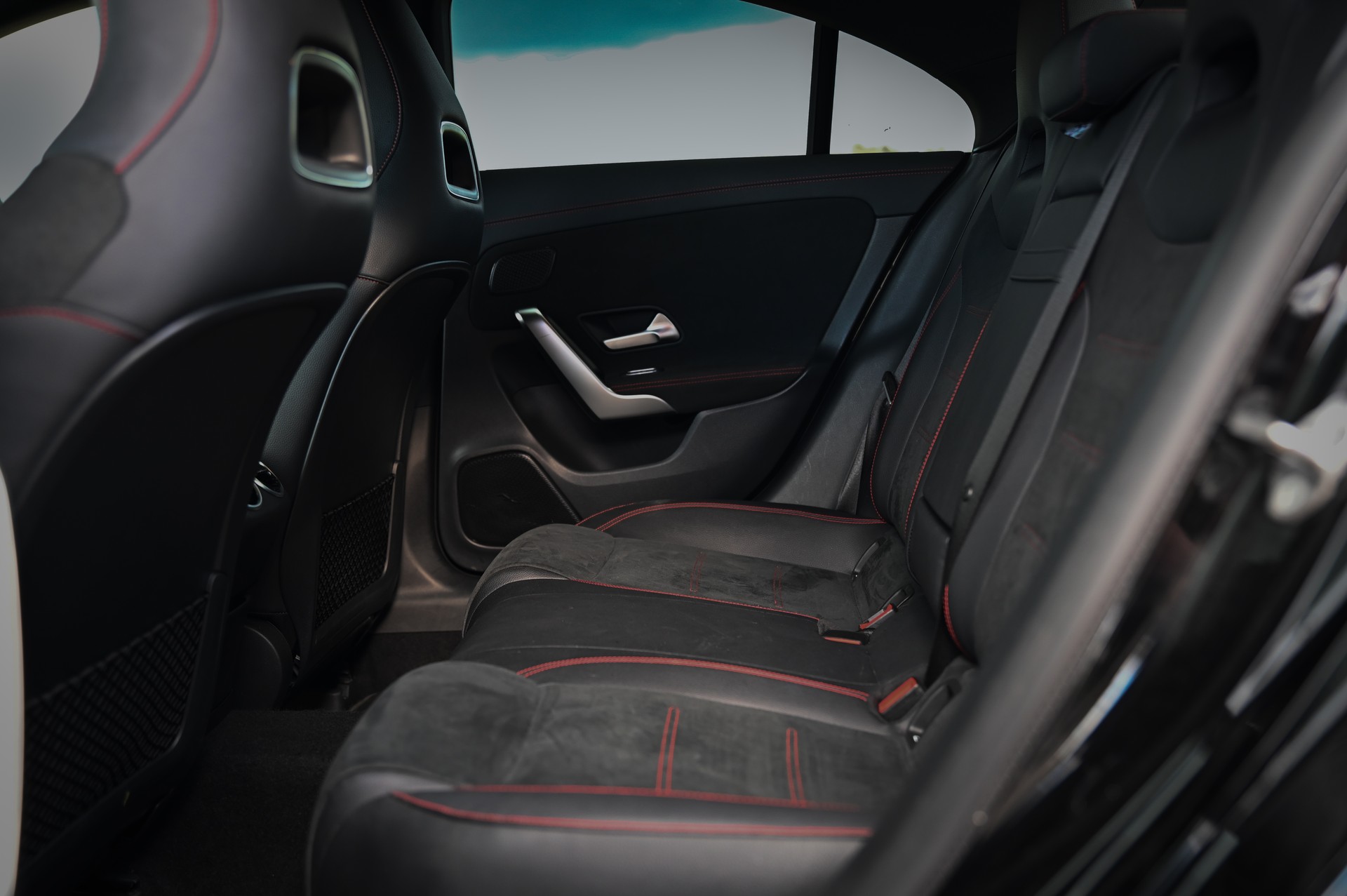 MERCEDES-BENZ CLA 250 AMG Line 7G-DCT 4Matic-image-10