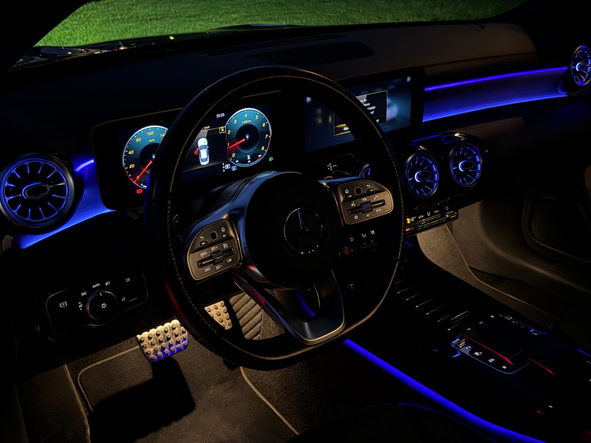 MERCEDES-BENZ CLA 250 AMG Line 7G-DCT 4Matic-image-6