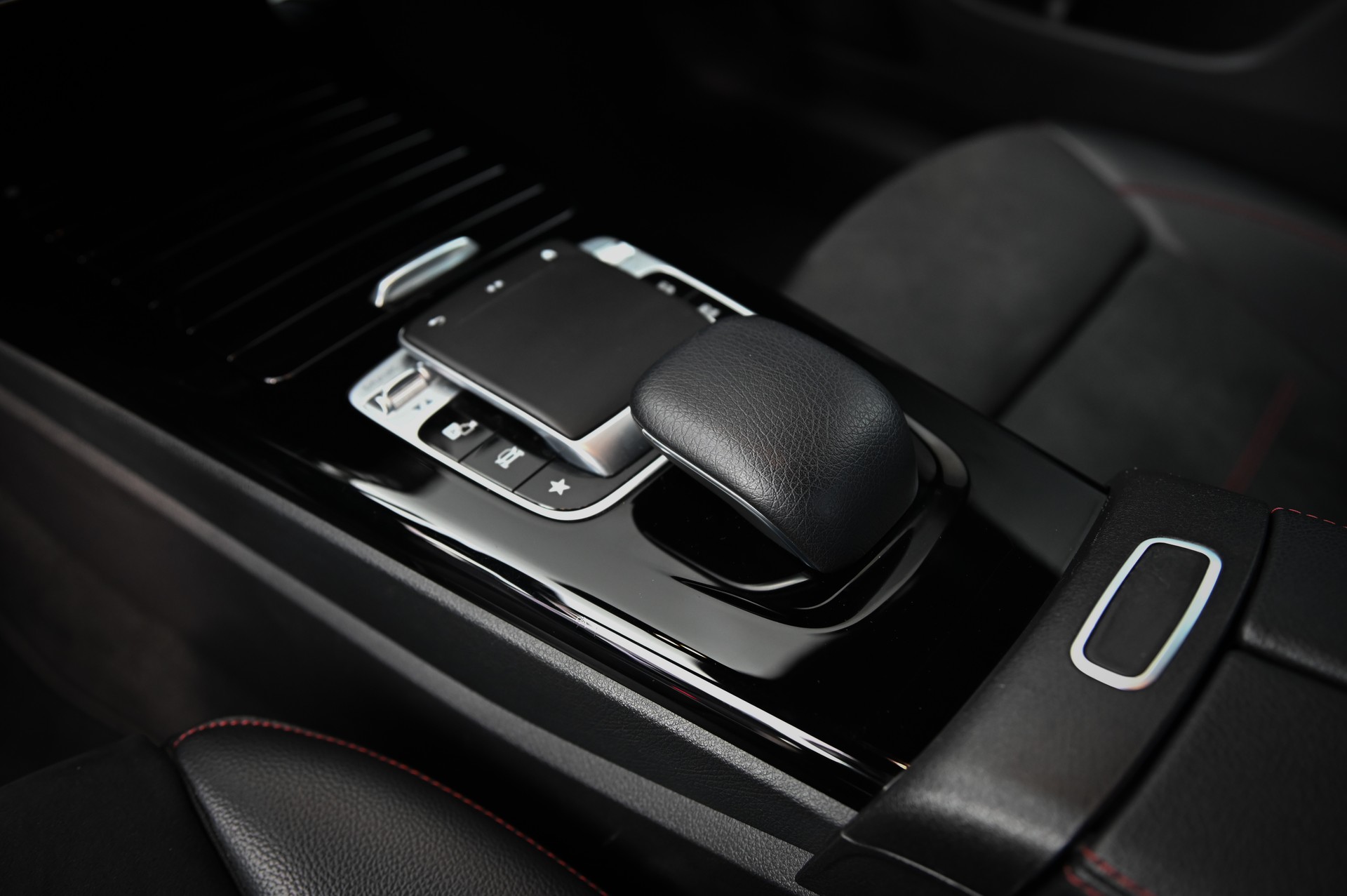 MERCEDES-BENZ CLA 250 AMG Line 7G-DCT 4Matic-image-7