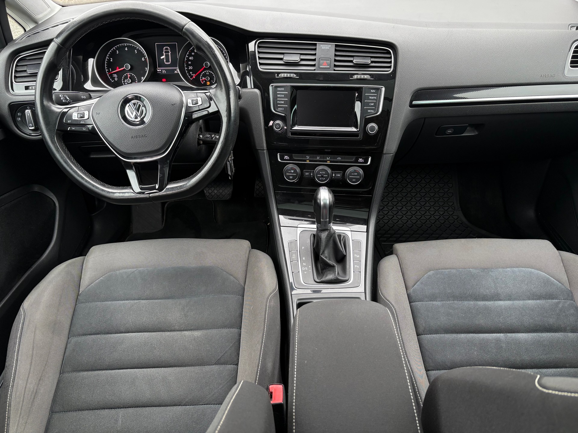 VW Golf Variant 1.4 TSI Comfortline DSG-image-8