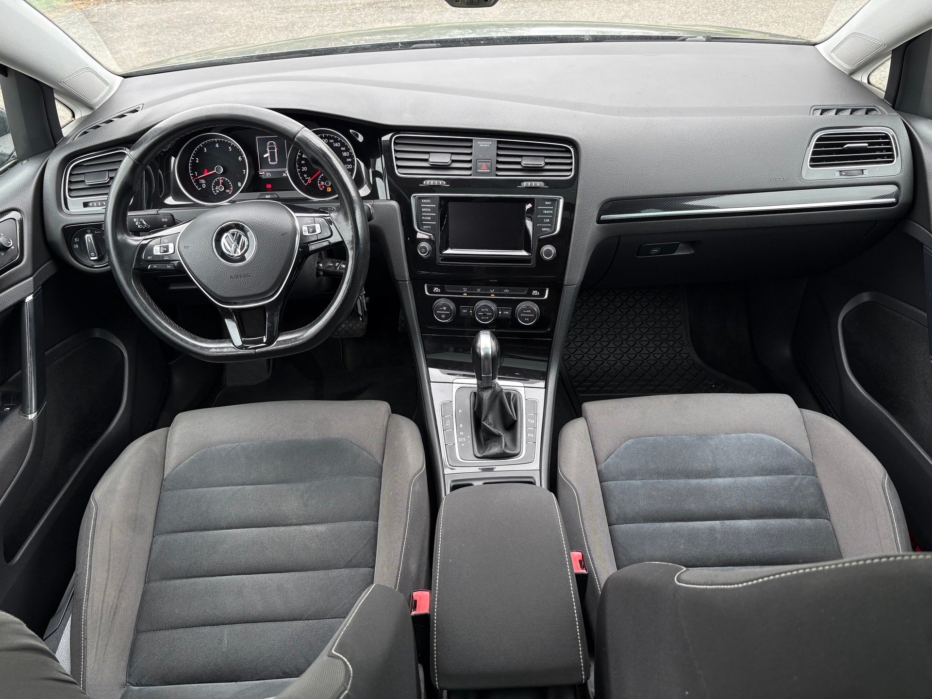 VW Golf Variant 1.4 TSI Comfortline DSG-image-10