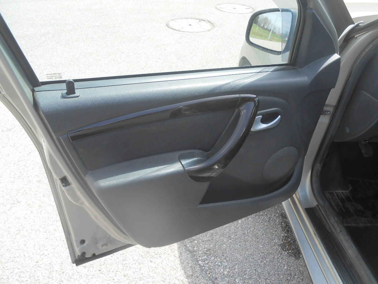 DACIA Duster 1.5 dCi Lauréate 4x4-image-8