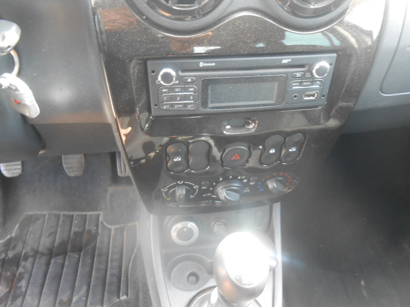 DACIA Duster 1.5 dCi Lauréate 4x4-image-13