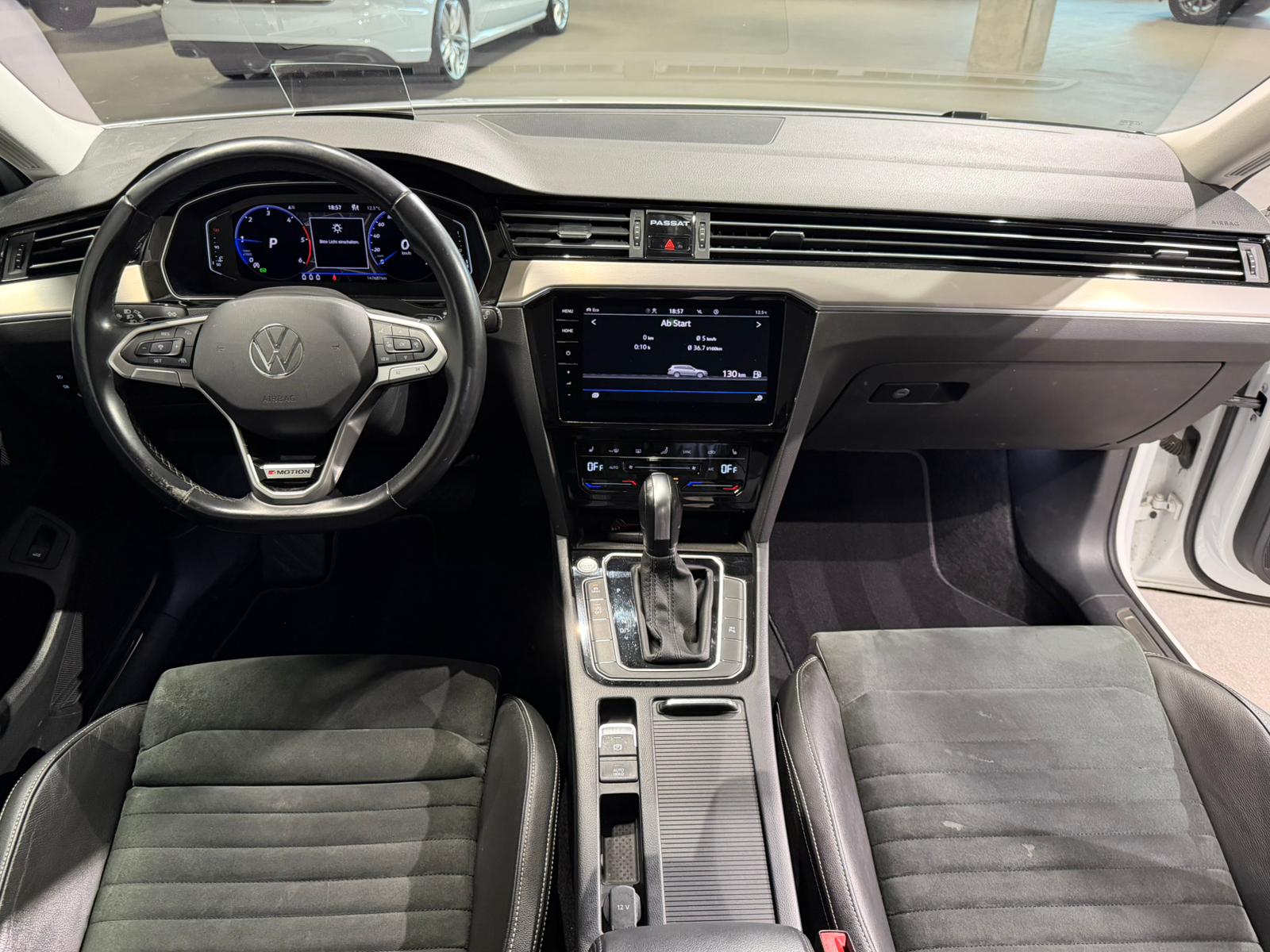 VW Passat 2.0 TDI BMT Elegance 4Motion DSG-image-24