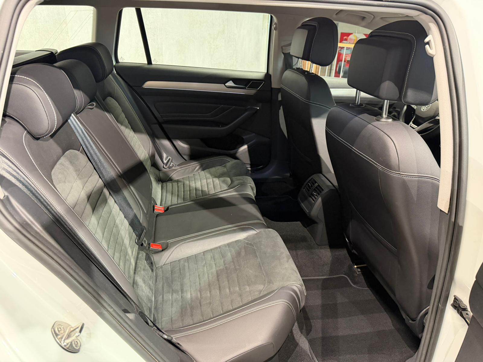 VW Passat 2.0 TDI BMT Elegance 4Motion DSG-image-16