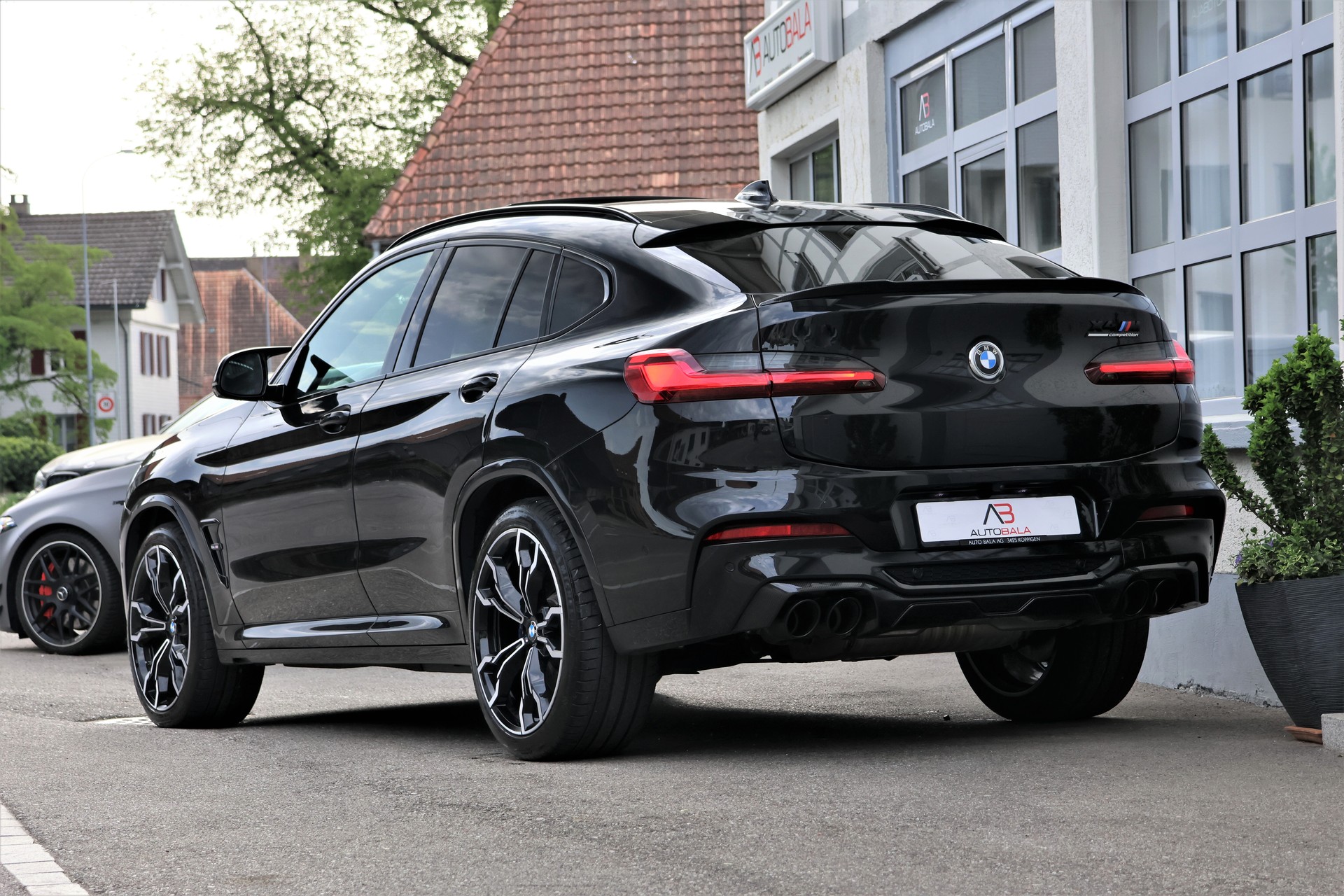 BMW X4M M Competition Steptronic (CH)-showroom-element-2