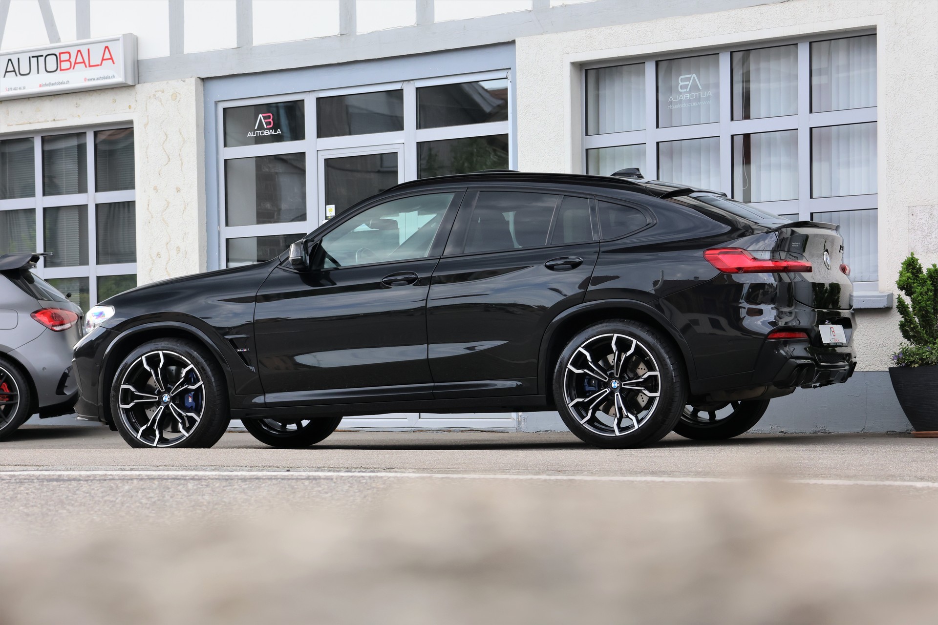 BMW X4M M Competition Steptronic (CH)-showroom-element-3
