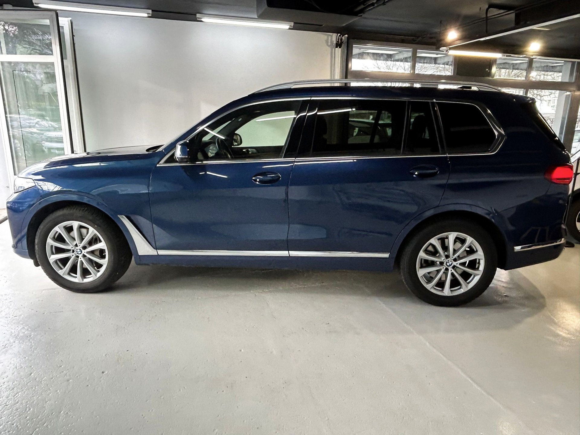 BMW X7 xDrive 48V 40d Steptronic-image-3