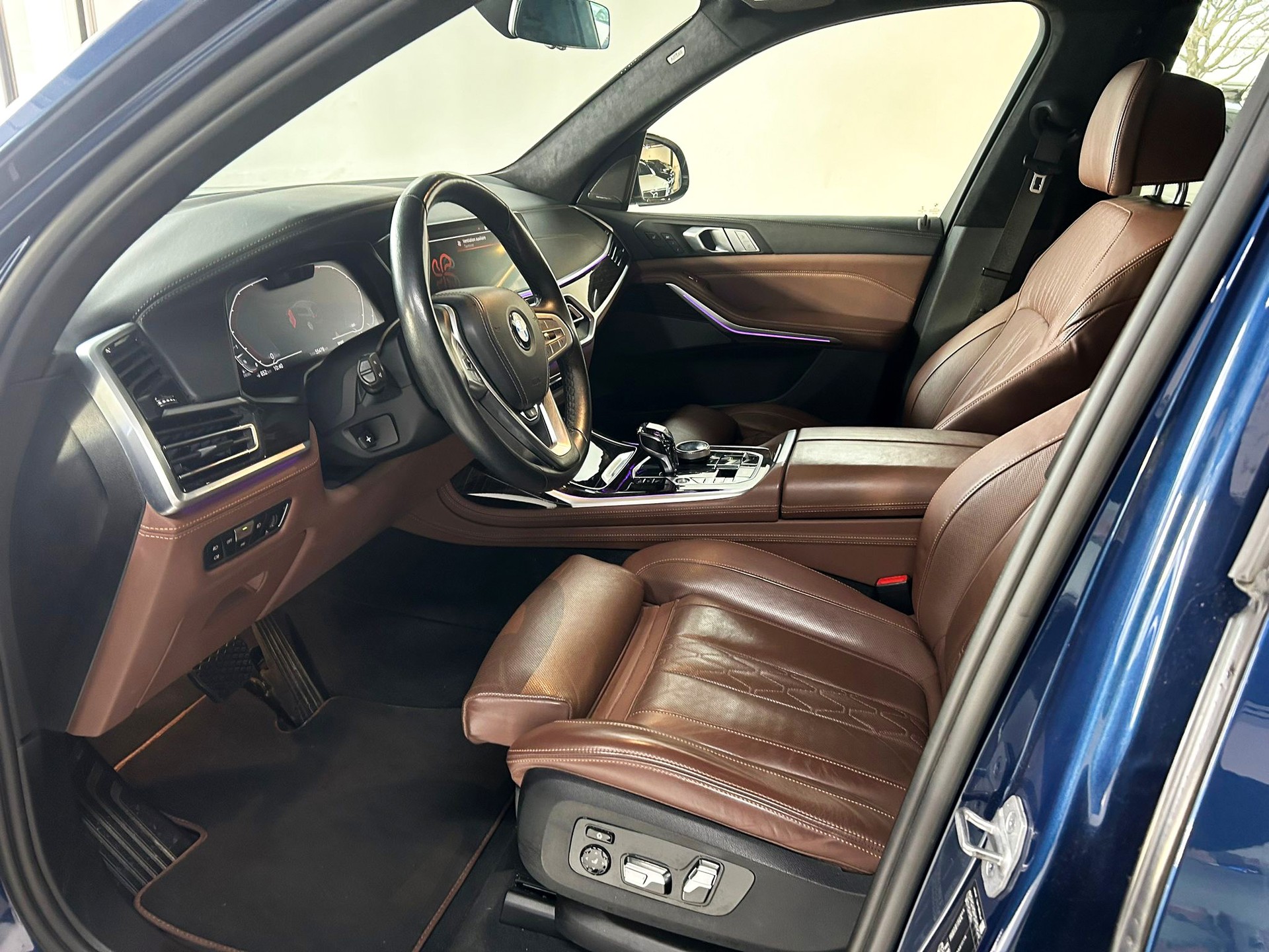 BMW X7 xDrive 48V 40d Steptronic-image-11